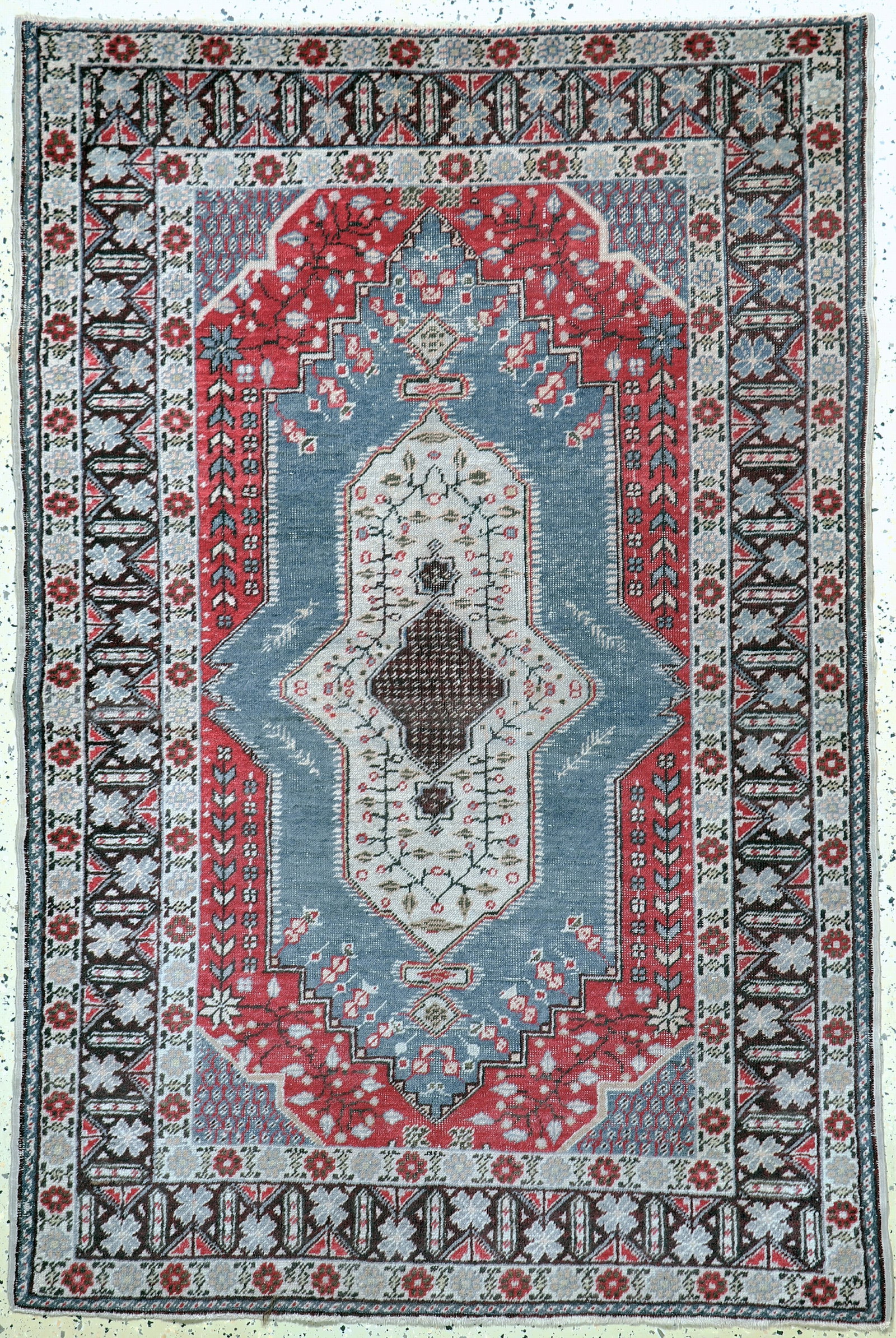 Giordes antique, Turkey, around 1900, wool on cotton (1 of 6)