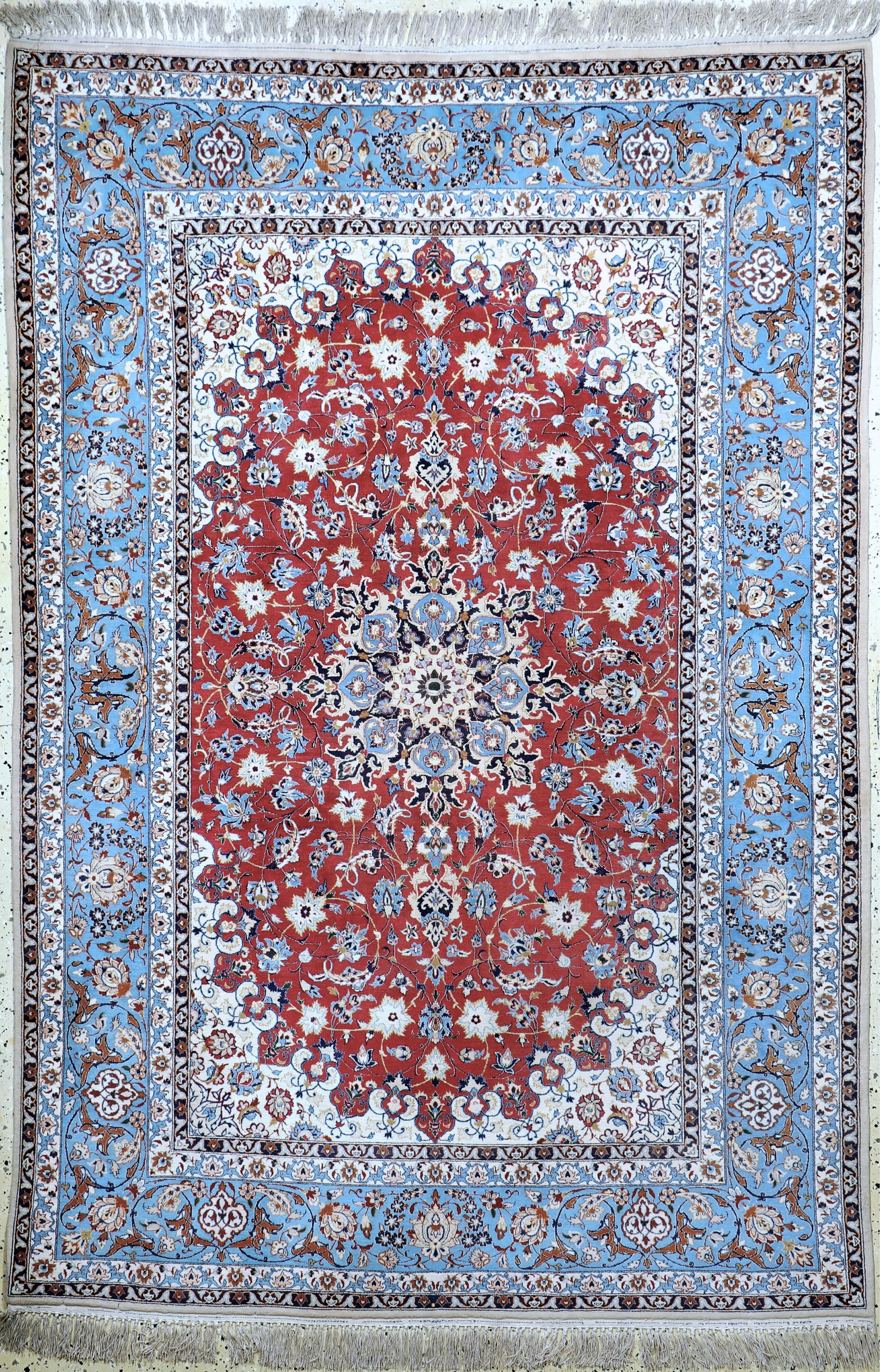 Isfahan fine, Persia, mid-20th century, corkwool on: Isfahan fine, Persia, mid-20th century, corkwool on silk, approx. 227 x 156 cm, approx. 1.0 million kn/sm, condition: 2. Rugs,Carpets & Flatweaves