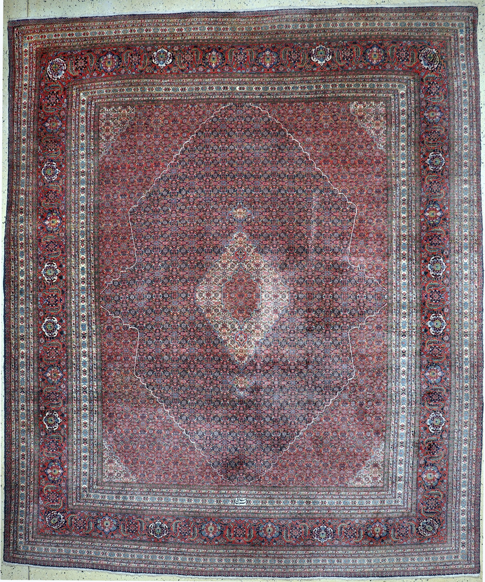 Sarab#'Mashaiekhi#'fine, Persia, signed, mid- 20th: Sarab#'Mashaiekhi#'fine, Persia, signed, mid- 20th century, corkwool on cotton, approx. 355 x 305 cm, approx. 500,000 Kn/sm, condition: 2.Rugs, Carpets & Flatweaves