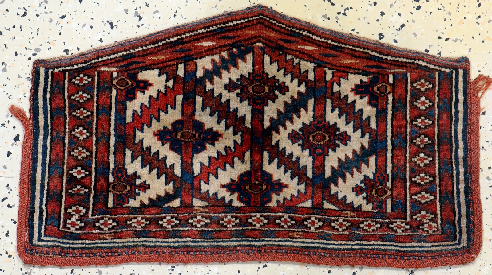 Asmalyk antique, Turkmenistan, around 1900, wool on: Asmalyk antique, Turkmenistan, around 1900, wool on wool, approx. 65 x 37 cm, condition: 2-3. Rugs, Carpets & Flatweaves