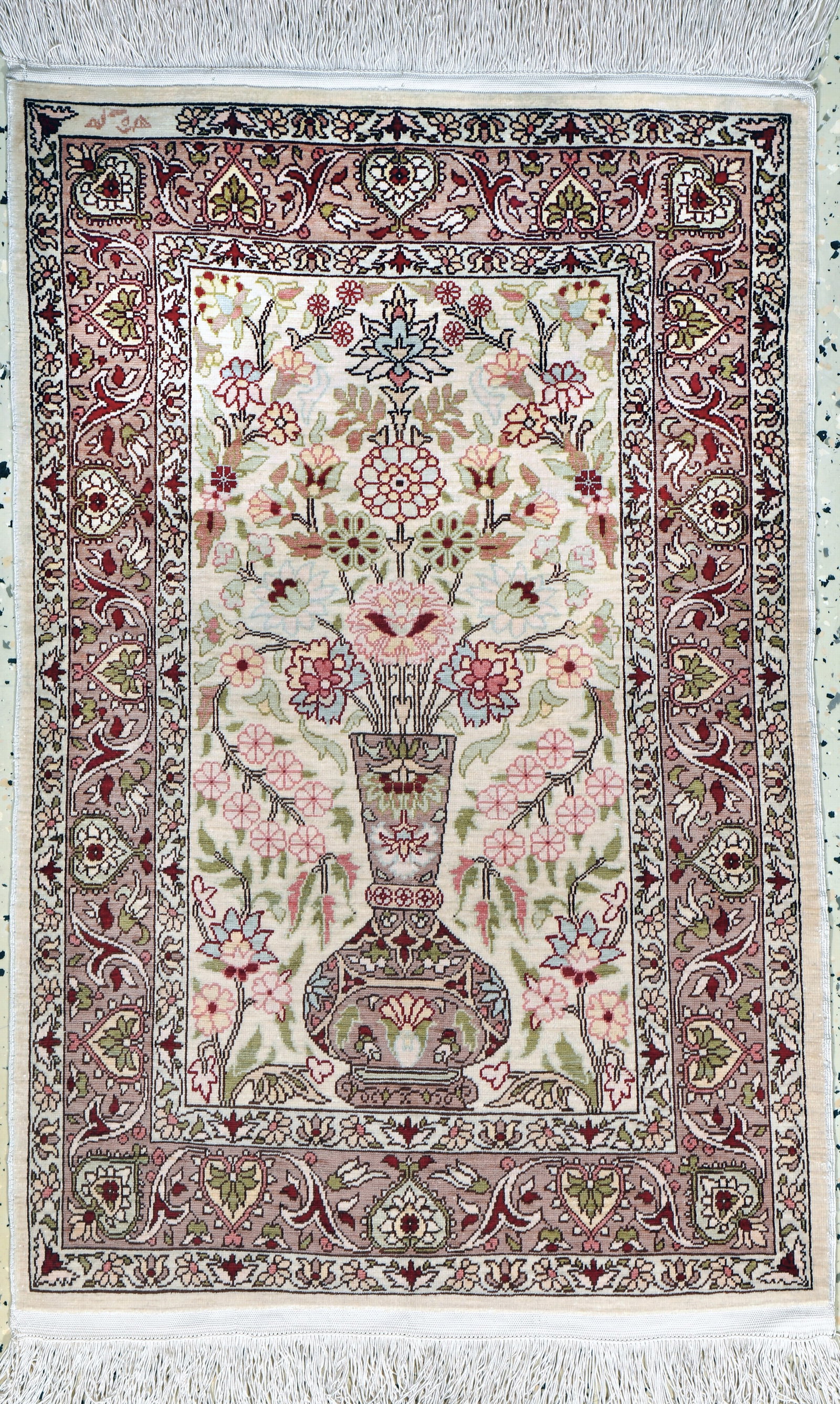 Hereke silk fine signed, Turkey, mid-20th century: Hereke silk fine signed, Turkey, mid-20th century, pure natural silk, approx. 78 x 52 cm, condition: 1-2. Rugs, Carpets & Flatweaves