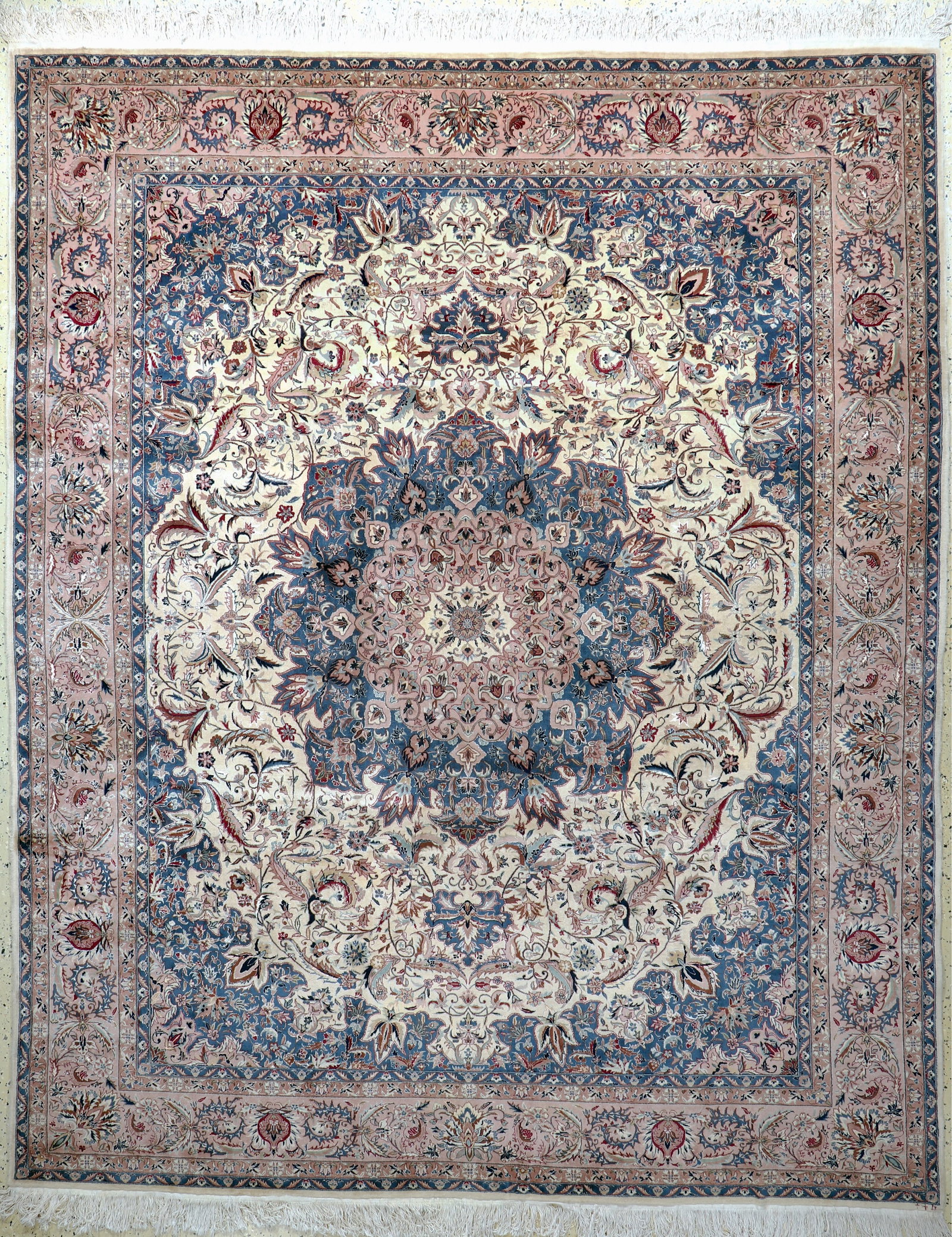 Isfahan fine, China, late 20th century, corkwool: Isfahan fine, China, late 20th century, corkwool with silk, approx. 300 x 250 cm, condition: 2. Rugs, Carpets & Flatweaves