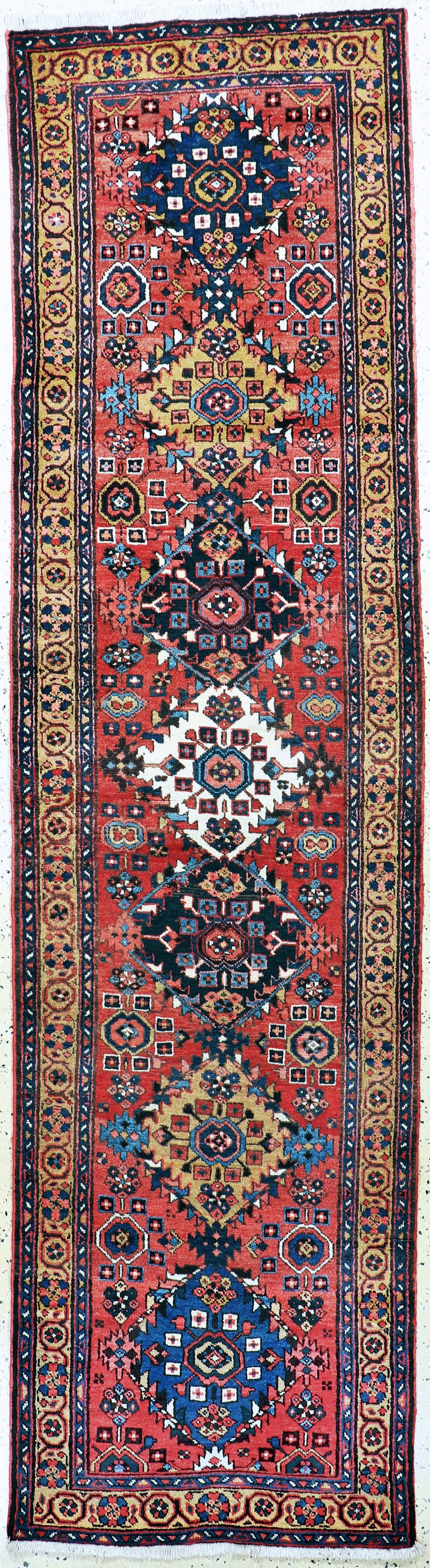 Sarab old, Persia, mid-20th century, wool on cotton: Sarab old, Persia, mid-20th century, wool on cotton, approx. 326 x 86 cm, condition: 2. Rugs, Carpets & Flatweaves