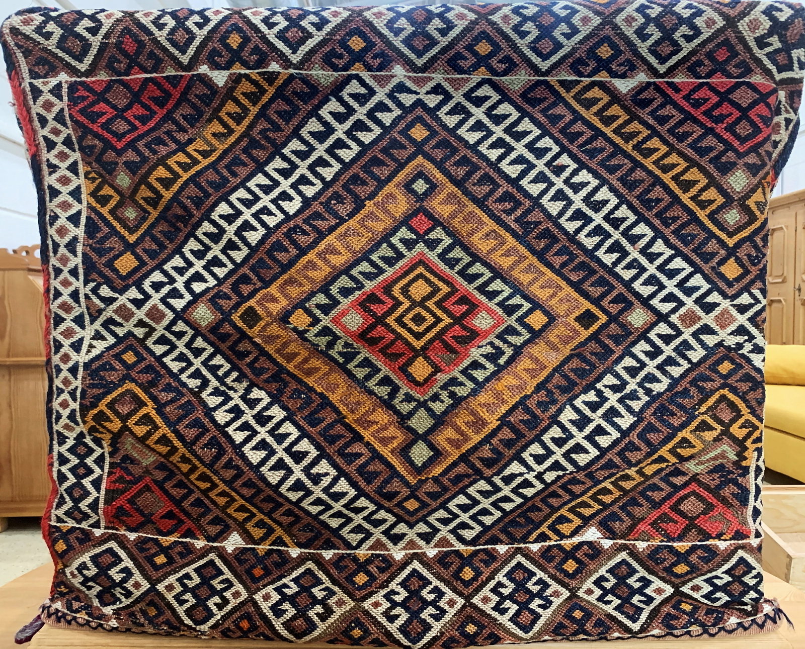 Mafrash old, Turkey, early 20th century, wool on wool: Mafrash old, Turkey, early 20th century, wool on wool, approx. 80 x 68 x 37 cm, condition: 2. Rugs, Carpets & Flatweaves