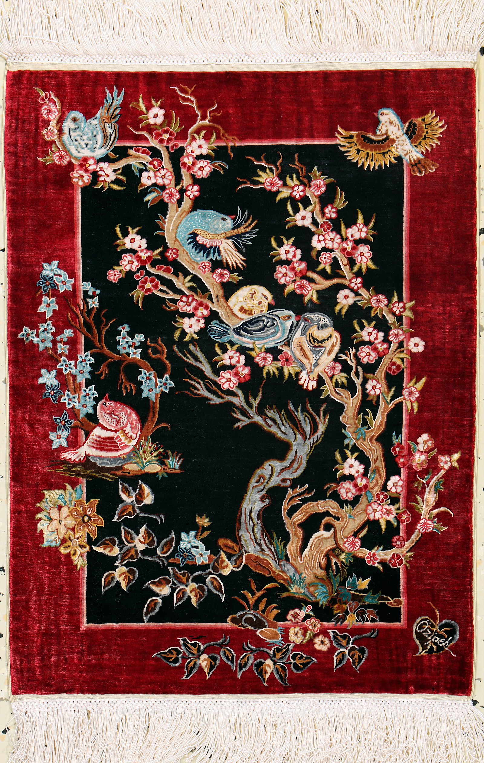 Hereke silk very fine, Turkey, signed#'Oezipek #', late: Hereke silk very fine, Turkey, signed#'Oezipek #', late 20th century, pure natural silk, approx. 47 x 36 cm, approx. 1.4 million kn/sm,condition: (almost as new).Rugs, Carpets & Flatweaves