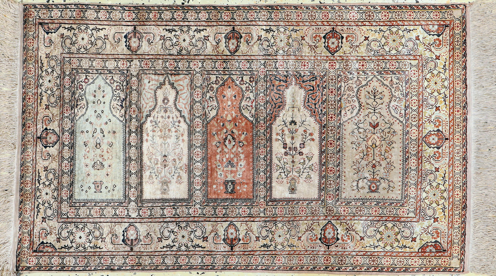 Silk Kayseri#'Saf#', Turkey, mid-20th century,pure natural: Silk Kayseri#'Saf#', Turkey, mid-20th century,pure natural silk, approx. 115 x 80 cm, condition: 1-2.Rugs, Carpets & Flatweaves