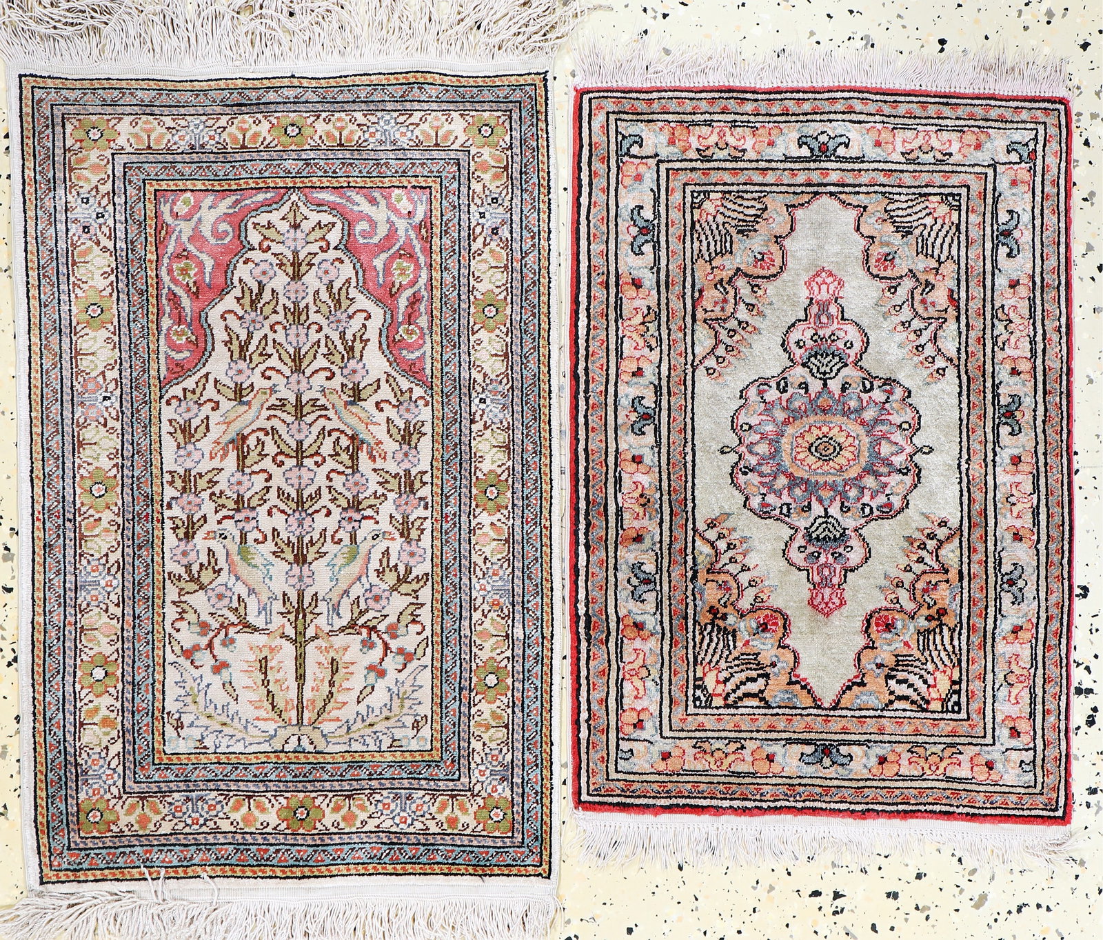 2 lots of silk Kayseri, Turkey, mid-20th century: 2 lots of silk Kayseri, Turkey, mid-20th century, pure natural silk, approx. 63 x 41 cm, condition: 2.Rugs, Carpets & Flatweaves