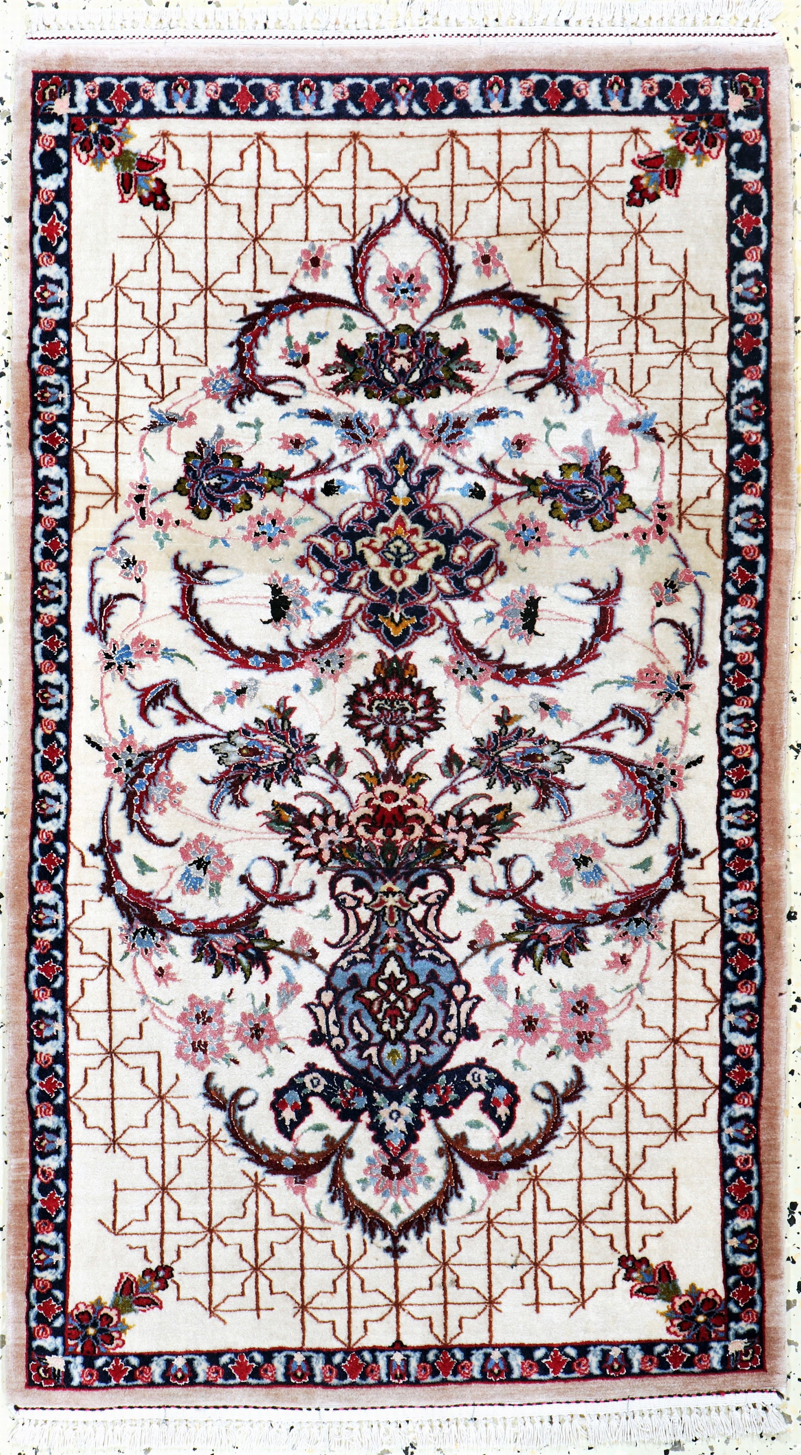 Isfahan fine, Persia, mid-20th century, corkwool: Isfahan fine, Persia, mid-20th century, corkwool with and on silk, approx. 100 x 60 cm, condition: 2.Rugs, Carpets & Flatweaves