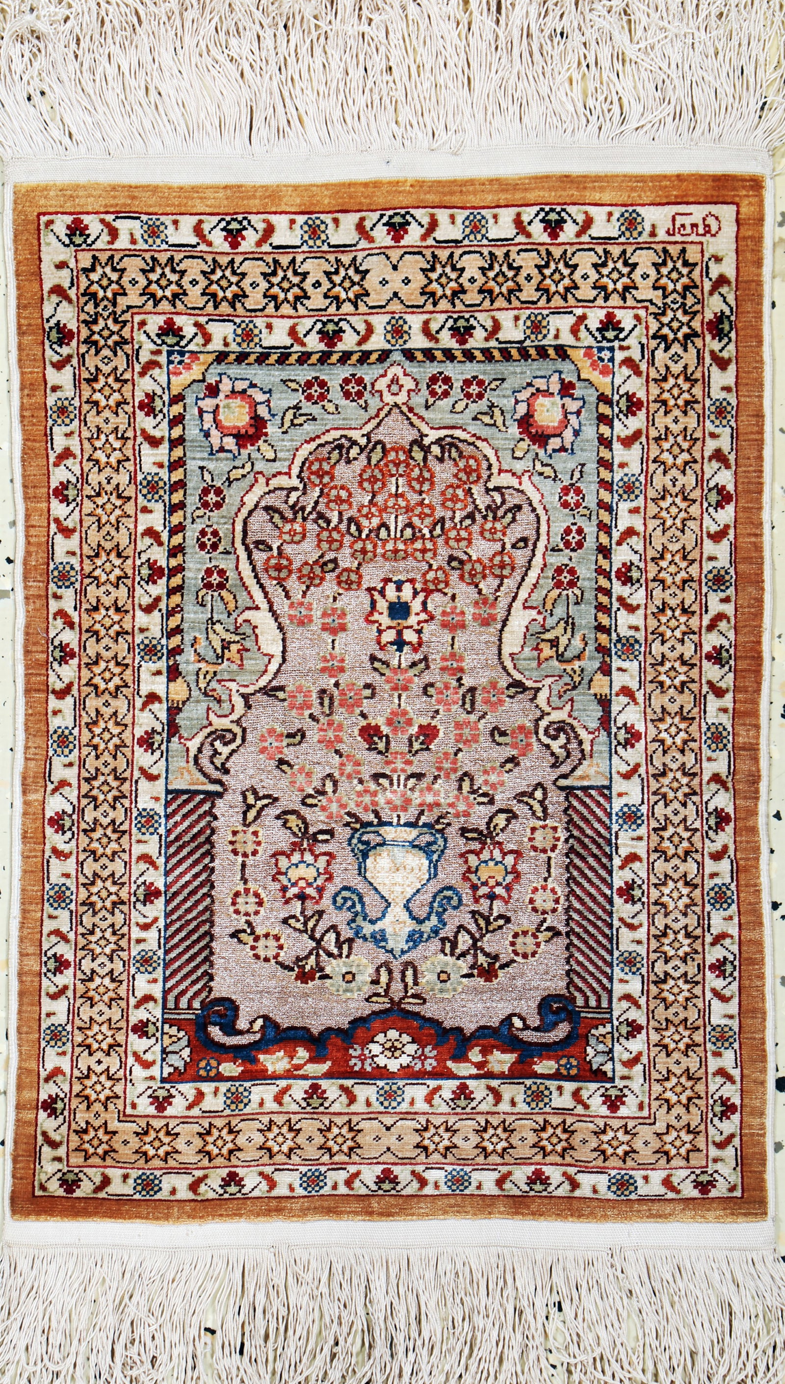 Hereke silk, signed, Turkey, late 20th century: Hereke silk, signed, Turkey, late 20th century, pure natural silk (metal brocade), approx. 50 x 38 cm, condition: (almost new). Rugs, Carpets & Flatweaves