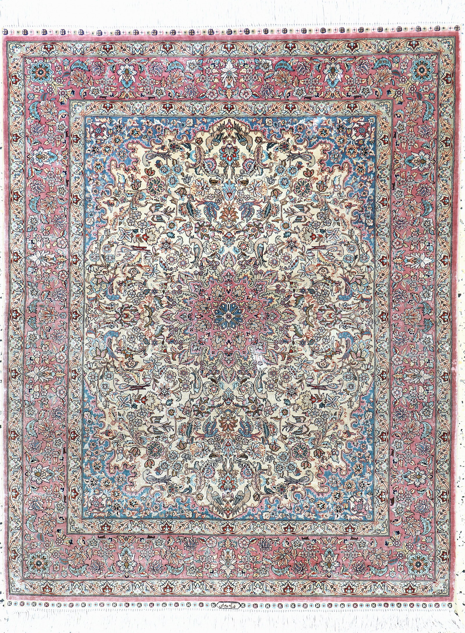 Hereke silk fine, China, late 20th century, pure natural: Hereke silk fine, China, late 20th century, pure natural silk, approx. 145 x 106 cm, approx. 1.0 million Kn/sm, condition: 2 (needscleaning). Rugs, Carpets & Flatweaves
