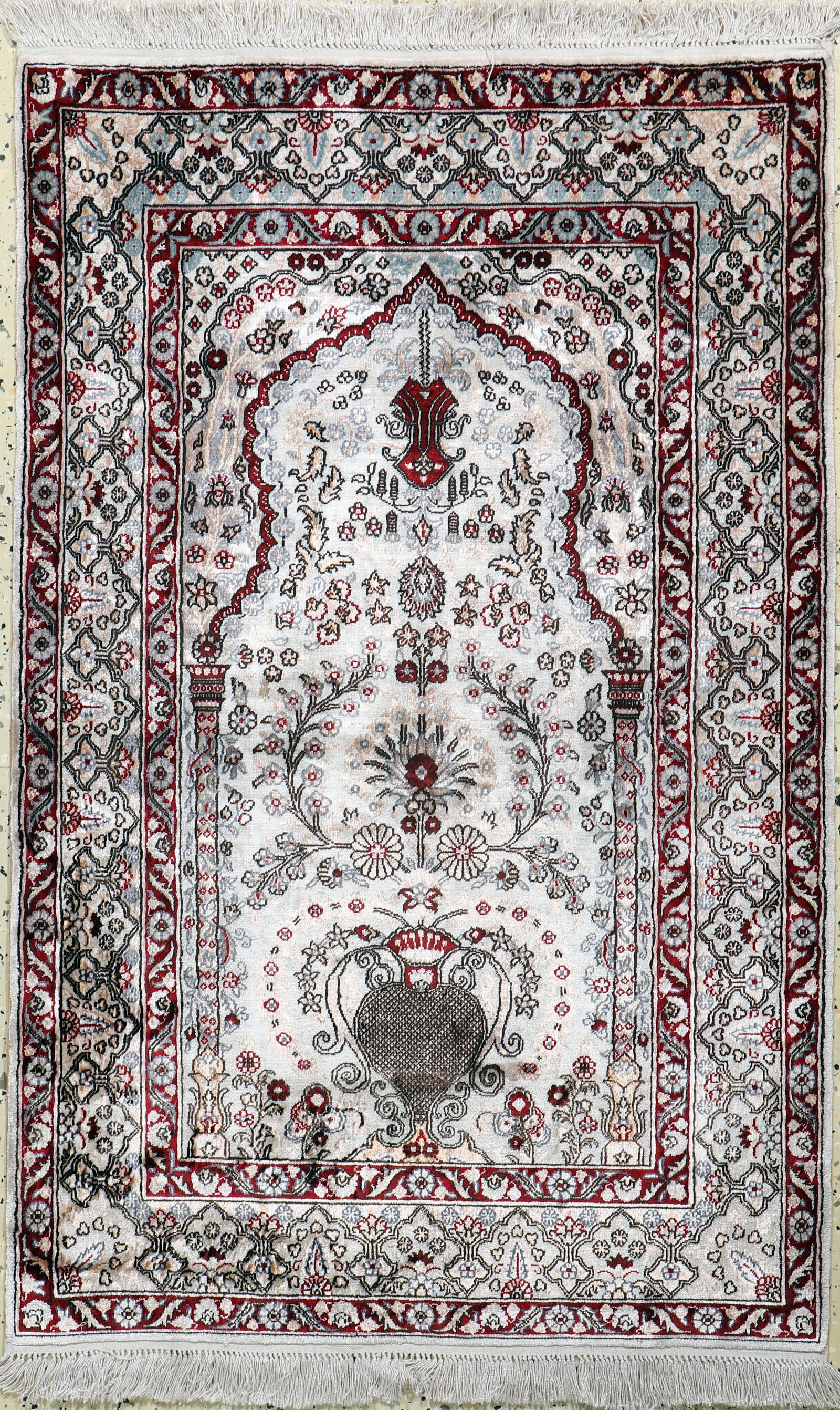Hereke silk, China, late 20th century, pure natural: Hereke silk, China, late 20th century, pure natural silk, approx. 120 x 77 cm, condition: 2.Rugs, Carpets & Flatweaves