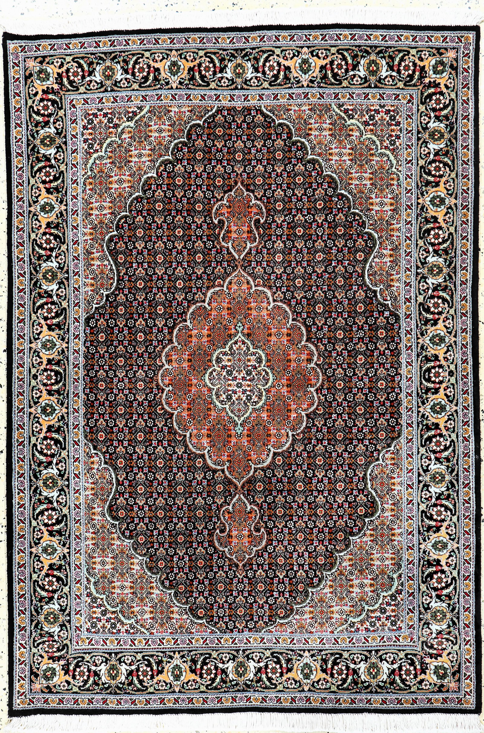 Tabriz fine(50 Raj), Persia, late 20th century: Tabriz fine(50 Raj), Persia, late 20th century, corkwool with silk, approx. 155 x 106cm, approx. 500,000 Kn/sm, condition: (almost new). Rugs, Carpets & Flatweaves