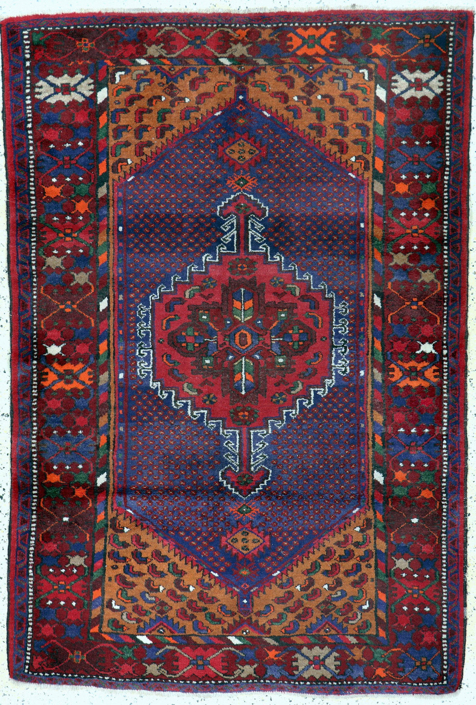 Hamadan, Persia, mid-20th century, wool on cotton: Hamadan, Persia, mid-20th century, wool on cotton, approx. 205 x 137 cm, condition: 1-2. Rugs, Carpets & Flatweaves