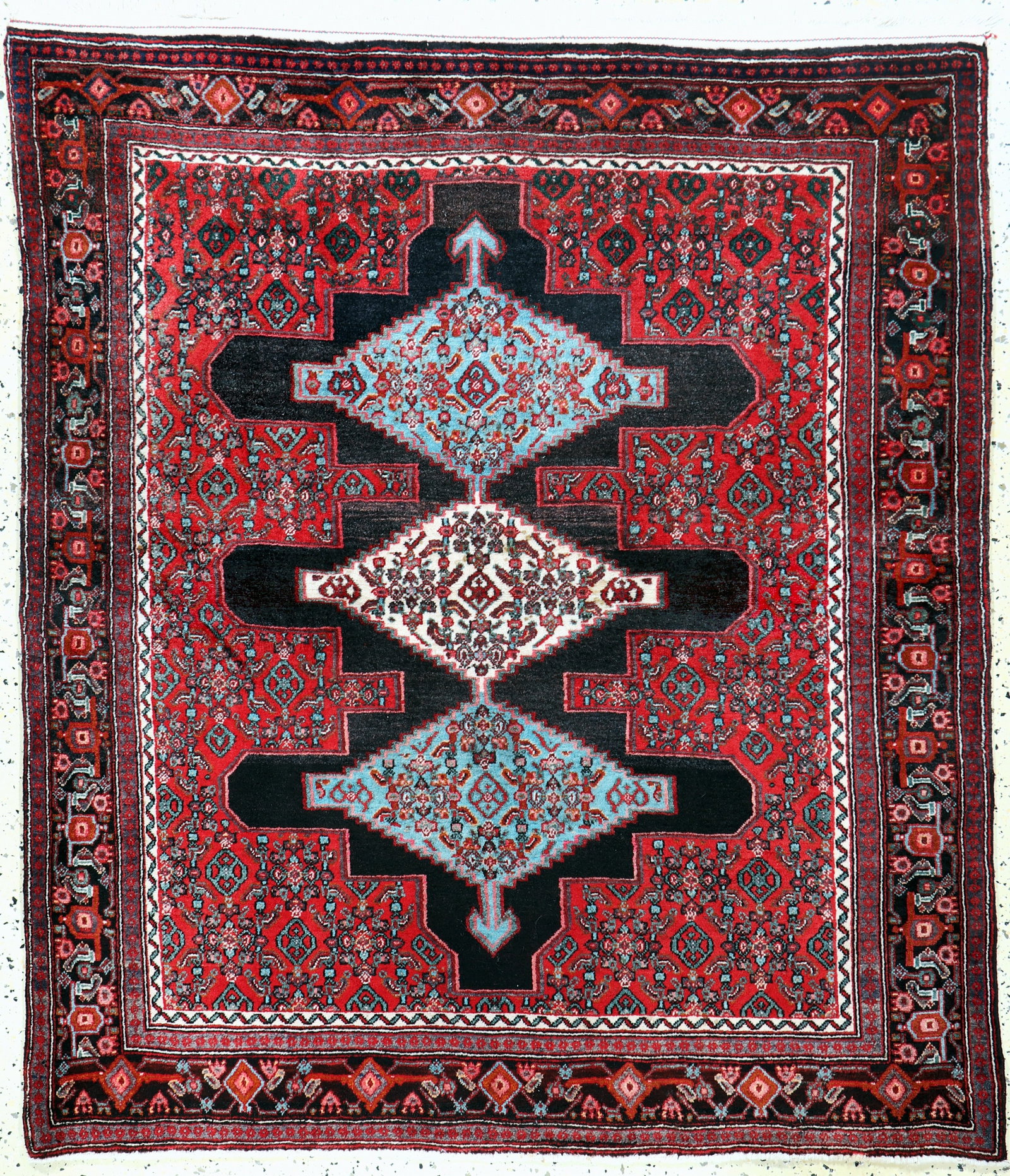 Senneh, Persia, mid-20th century, wool on cotton: Senneh, Persia, mid-20th century, wool on cotton, approx. 150 x 130 cm, condition: 2. Rugs, Carpets & Flatweaves