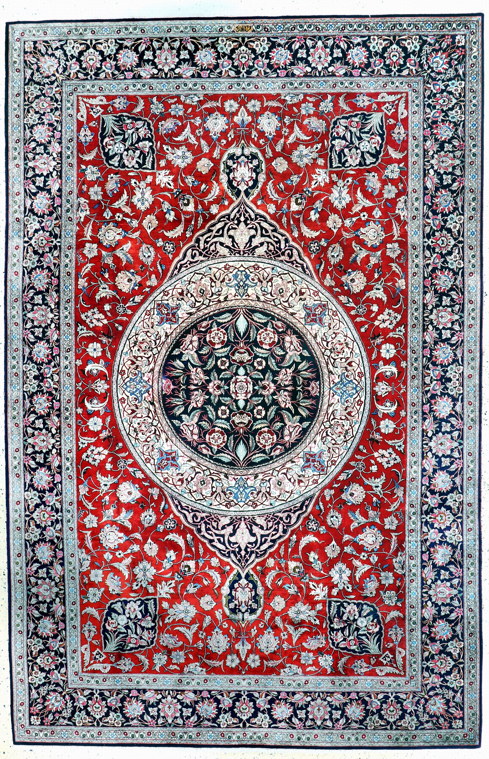 Qum silk fine sign.(Ahmadi), Persia, mid 20th century: Qum silk fine sign.(Ahmadi), Persia, mid 20th century, pure natural silk, approx. 306 x 200 cm approx. 1.0 million kn/sm, condition: 2. Rugs, Carpets & Flatweaves