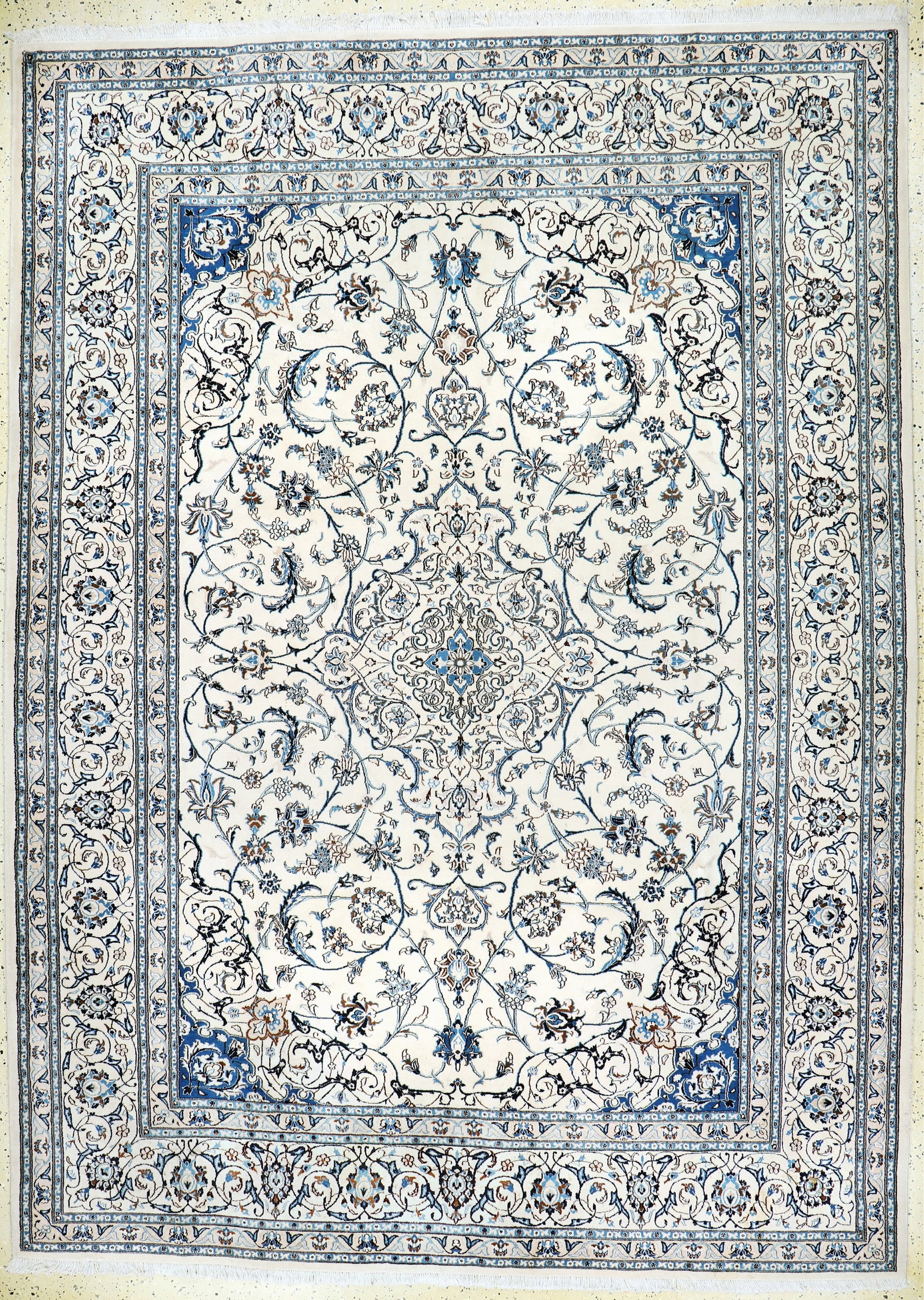 Nain fine(9 La), Persia, late 20th century, corkwool: Nain fine(9 La), Persia, late 20th century, corkwool with silk, approx. 347 x 254 cm, in need of cleaning, condition: 2. Rugs, Carpets & Flatweaves