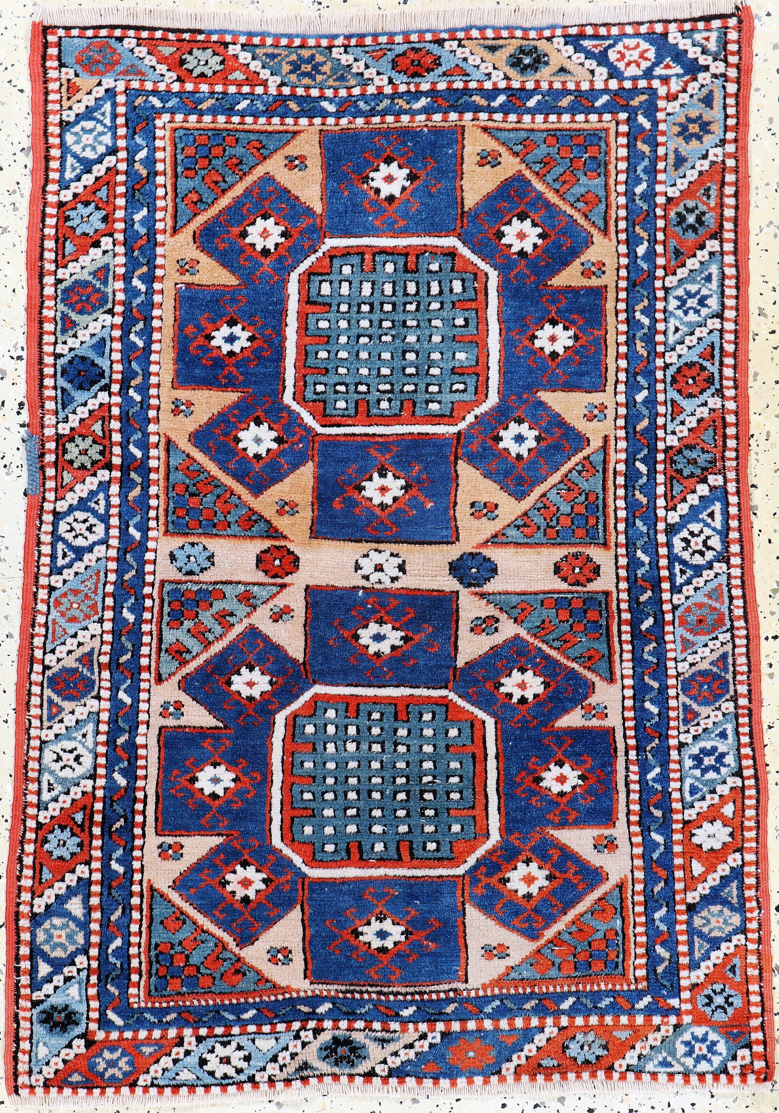Bergama, Turkey, mid-20th century, wool on wool: Bergama, Turkey, mid-20th century, wool on wool, approx. 120 x 87 cm, condition: 2. Rugs,Carpets & Flatweaves
