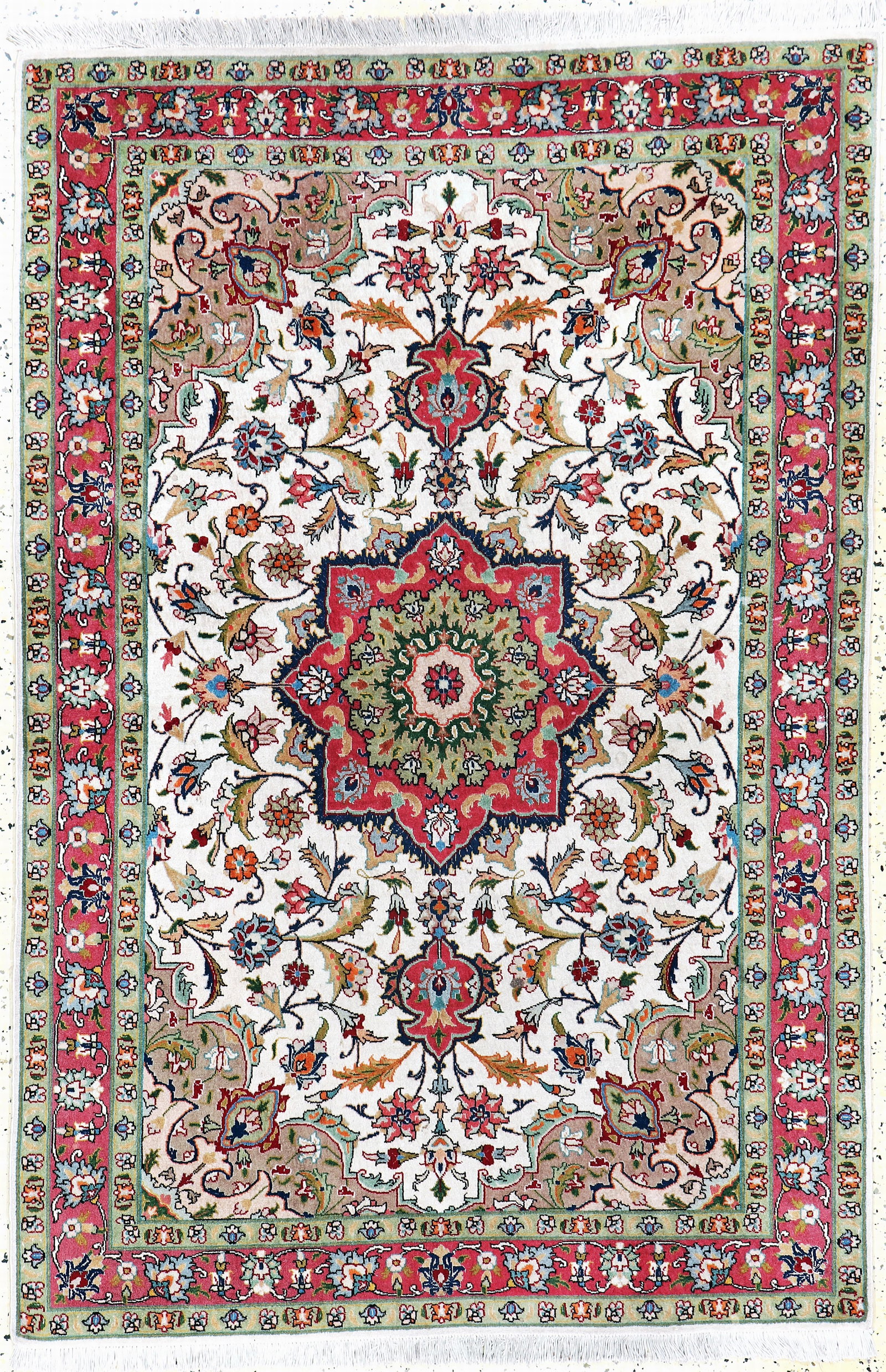 Tabriz fine(50 Raj), Persia, late 20th century: Tabriz fine(50 Raj), Persia, late 20th century, corkwool with silk, approx. 150 x 100cm, approx. 500,000 Kn/sm, in need of cleaning, condition: 2. Rugs, Carpets & Flatweaves