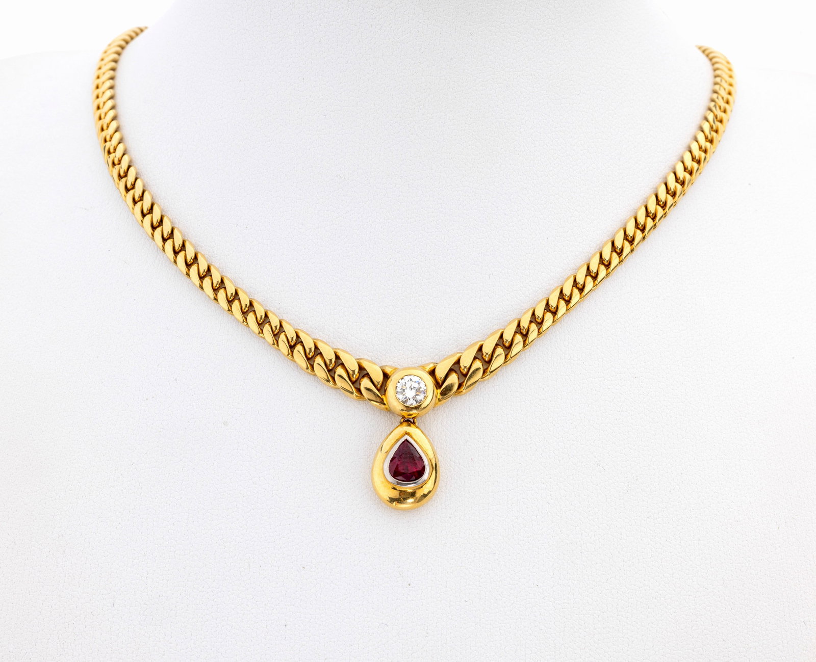 18 kt gold brilliant-ruby-necklace (1 of 2)