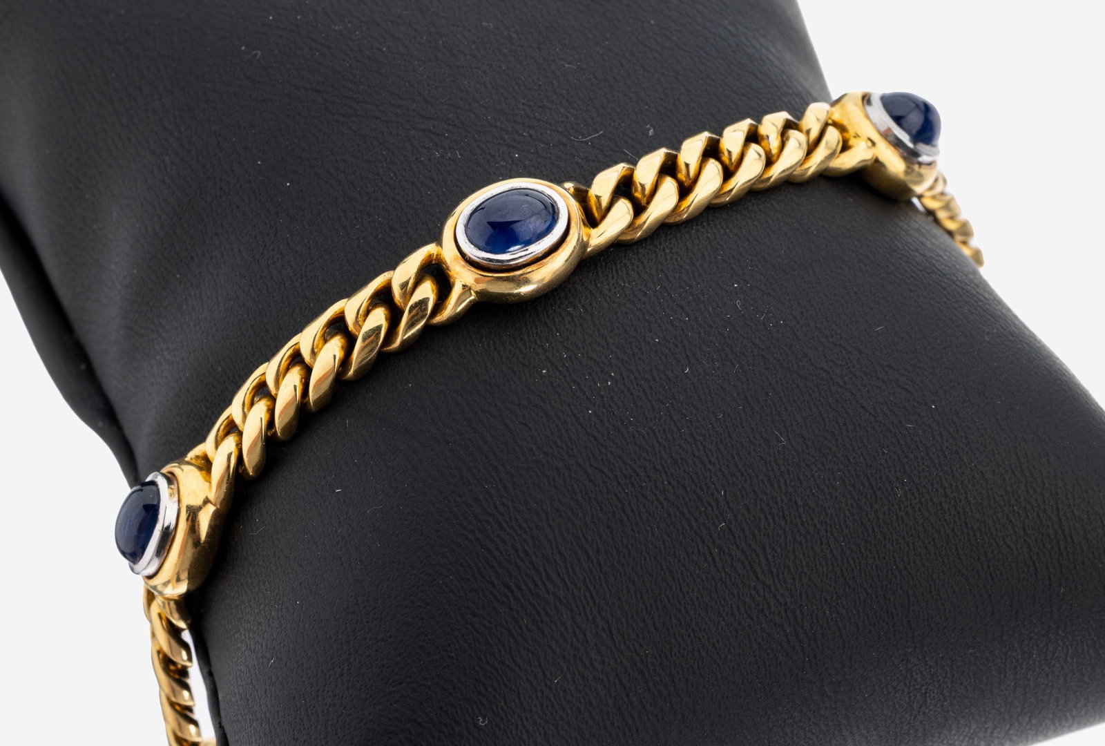 18 kt gold sapphire-bracelet (1 of 1)
