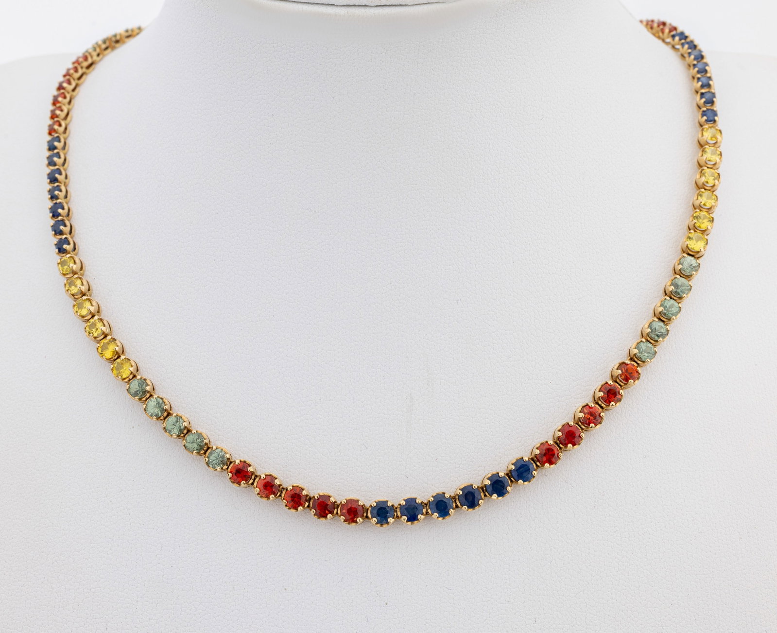 14 kt gold sapphire-necklace: 14 kt gold sapphire-necklace , YG 585/000, tapering round bevelled sapphires in differentcolours total approx. 8.50 ct, l. approx. 42 cm, case lock with safety eight, approx. 17.6 g