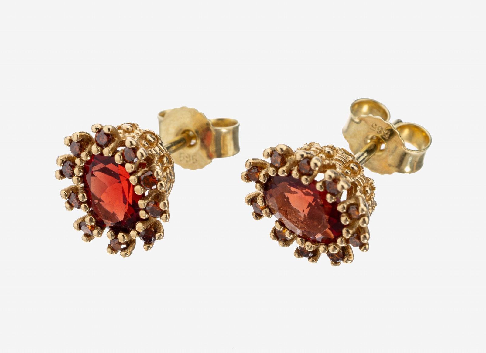 Pair of 14 kt gold garnet-brilliant-earrings (1 of 1)