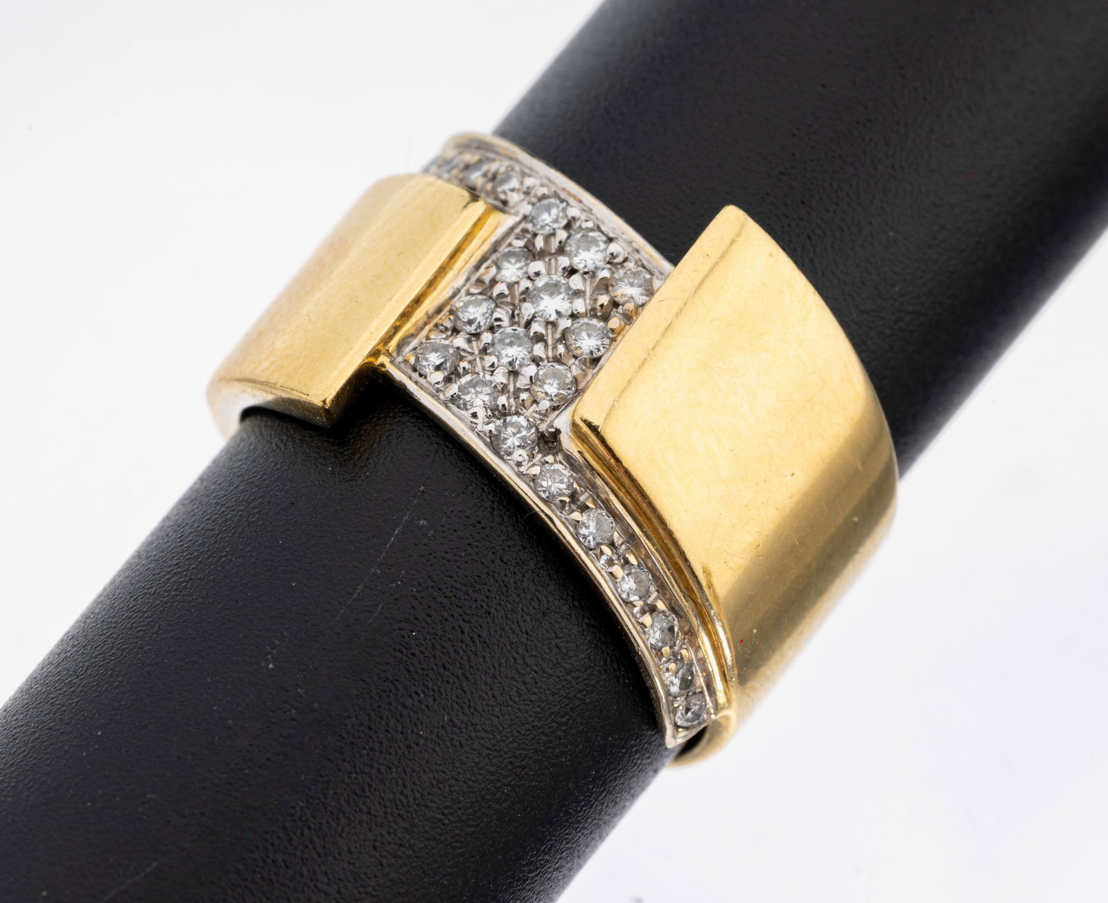 18 kt gold brilliant-ring: 18 kt gold brilliant-ring , YG/WG 750/000, 24 in WG set brilliants total approx. 0.24 ct Wesselton/si, ringsize 58, approx. 9.3 g