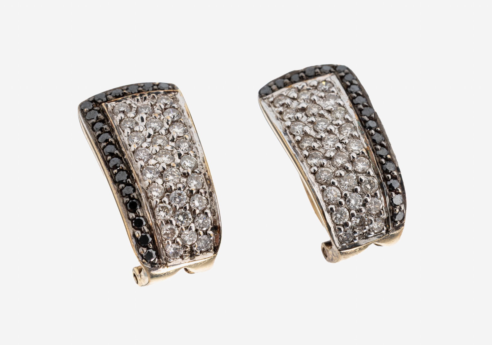 Pair of 14 kt gold diamond-ear clips: Pair of 14 kt gold diamond-ear clips , YG 585/000, 34 black diamonds (treated) and 52 brilliants Wesselton/si total approx. 2.50 ct,approx. 3.8 g