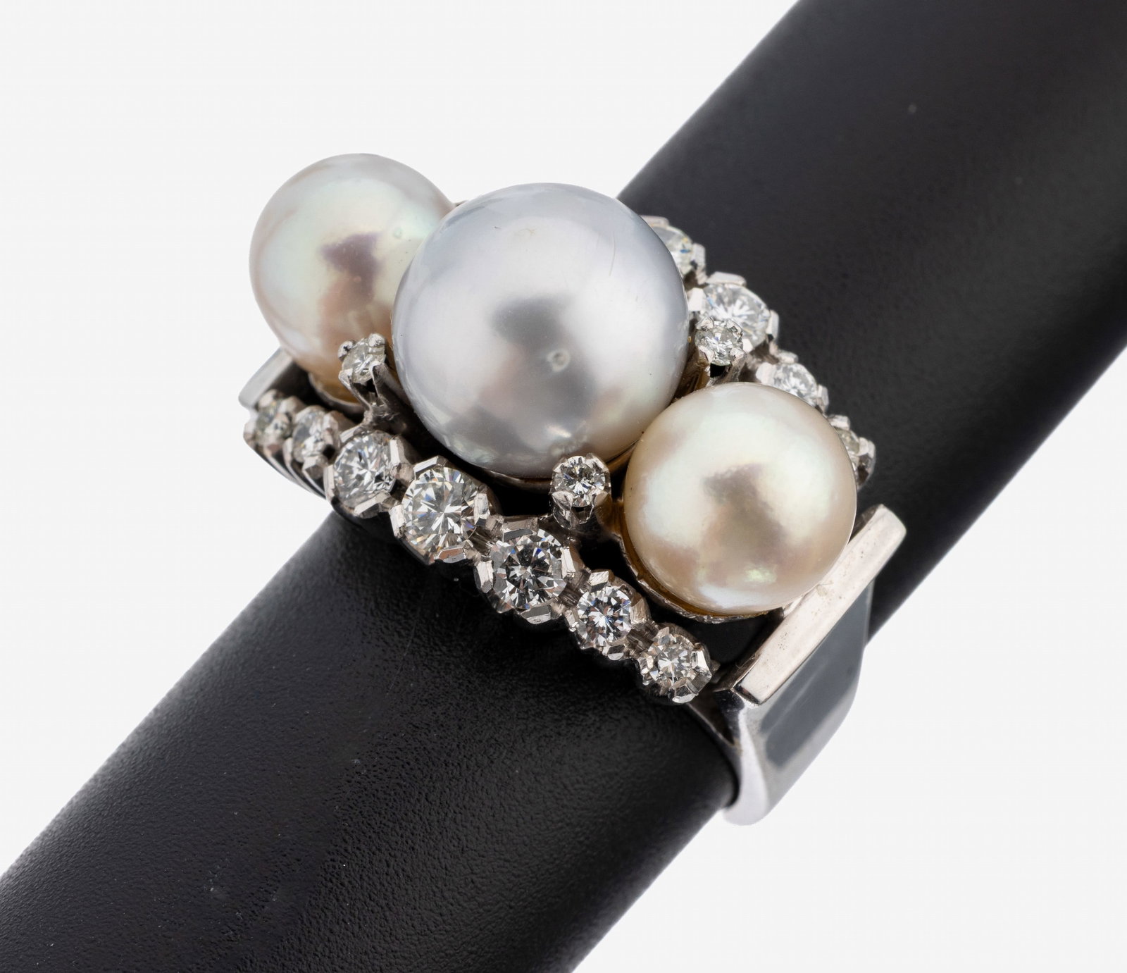 14 kt gold pearl-brilliant-ring (1 of 1)