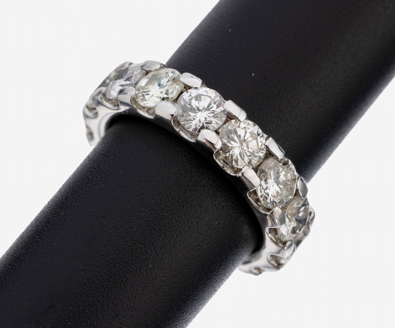 14 kt gold brilliant-memoryring: 14 kt gold brilliant-memoryring , WG 585/000, 15 brilliants total approx. 6.80 ct Wesselton-Cape/p, ringsize 57, approx. 8,4 g