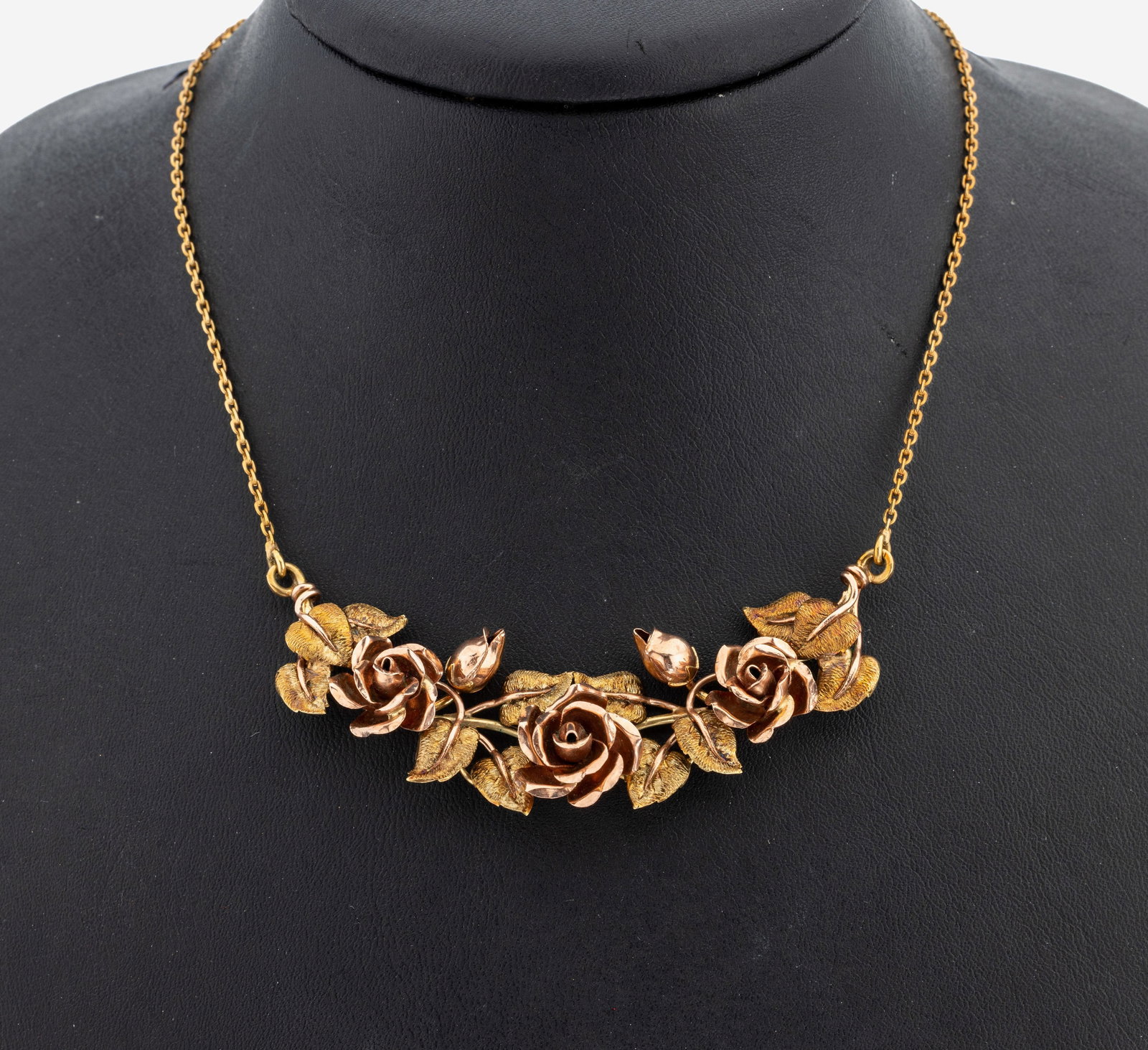 14 kt gold necklace, Austria/Vienna, 1950s-60s: 14 kt gold necklace, Austria/Vienna, 1950s-60s , YG/RG 585/000, hand-made, middle part withvivid roses, leaves fine struct., l. approx. 44 cm, approx. 16.5 g