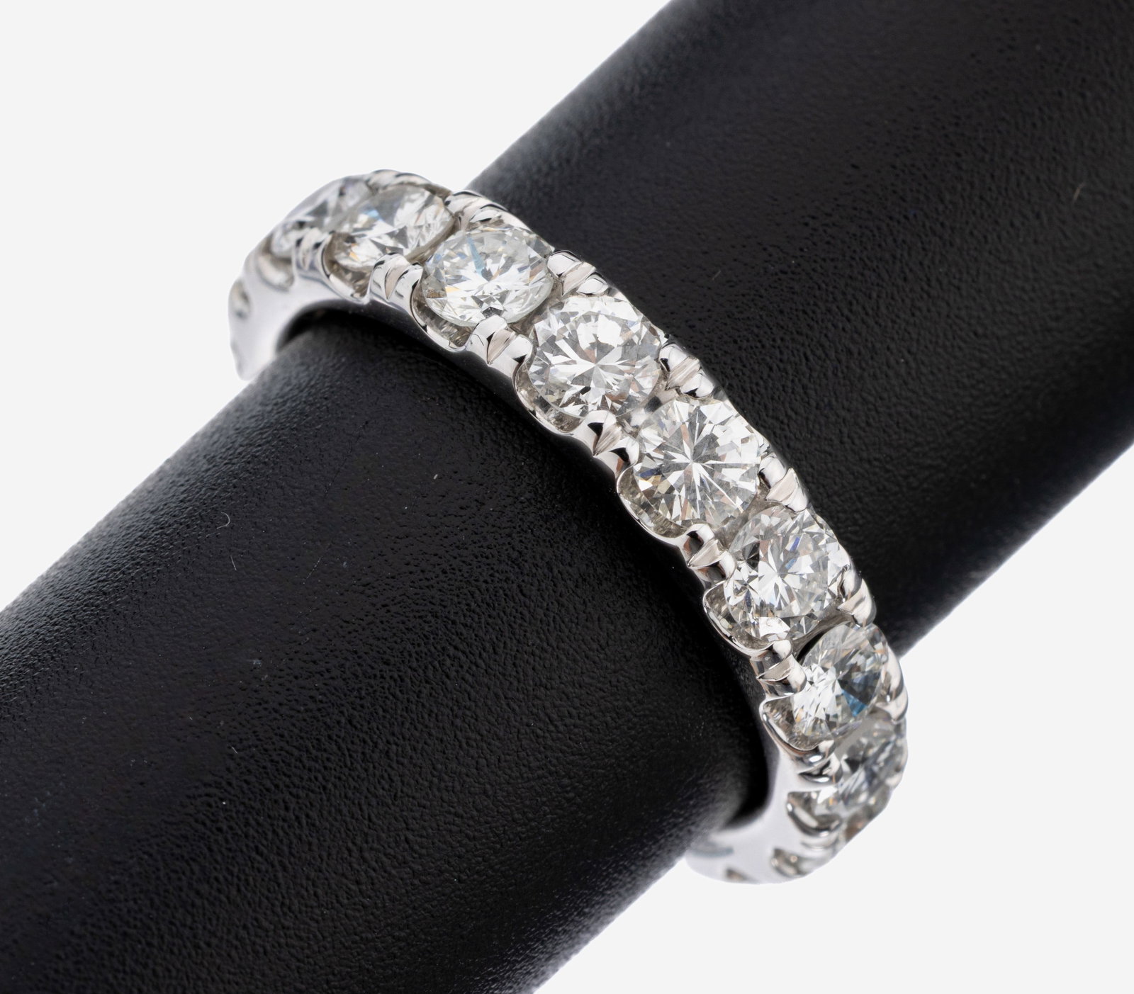 14 kt gold brilliant-memoryring: 14 kt gold brilliant-memoryring , WG 585/000, 18 brilliants total approx. 2.99 ct (engraved) Top Wesselton-Wesselton/vs-si, ringsize 55, approx. 4.9 g