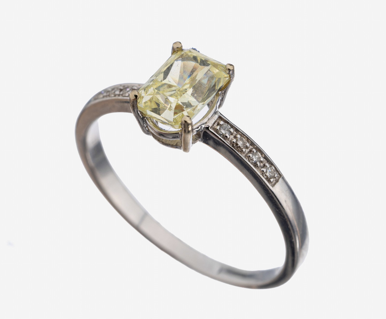 18 kt gold diamond-ring (1 of 1)