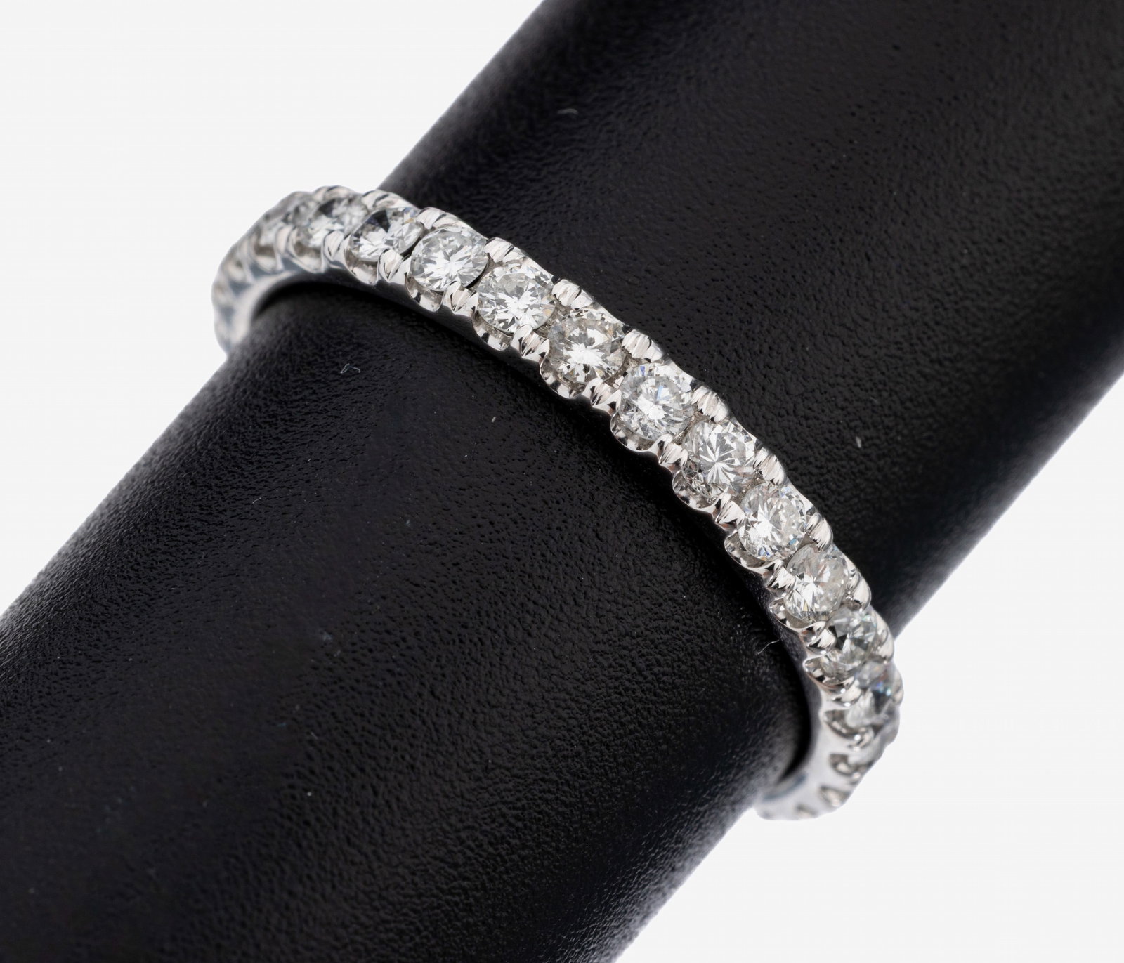 14 kt gold brilliant-memoryring: 14 kt gold brilliant-memoryring , WG 585/000, brilliants total approx. 0.89 ct (engraved) Top Wesselton-Crystal/vs-si, ringsize 55, approx. 1.6 g