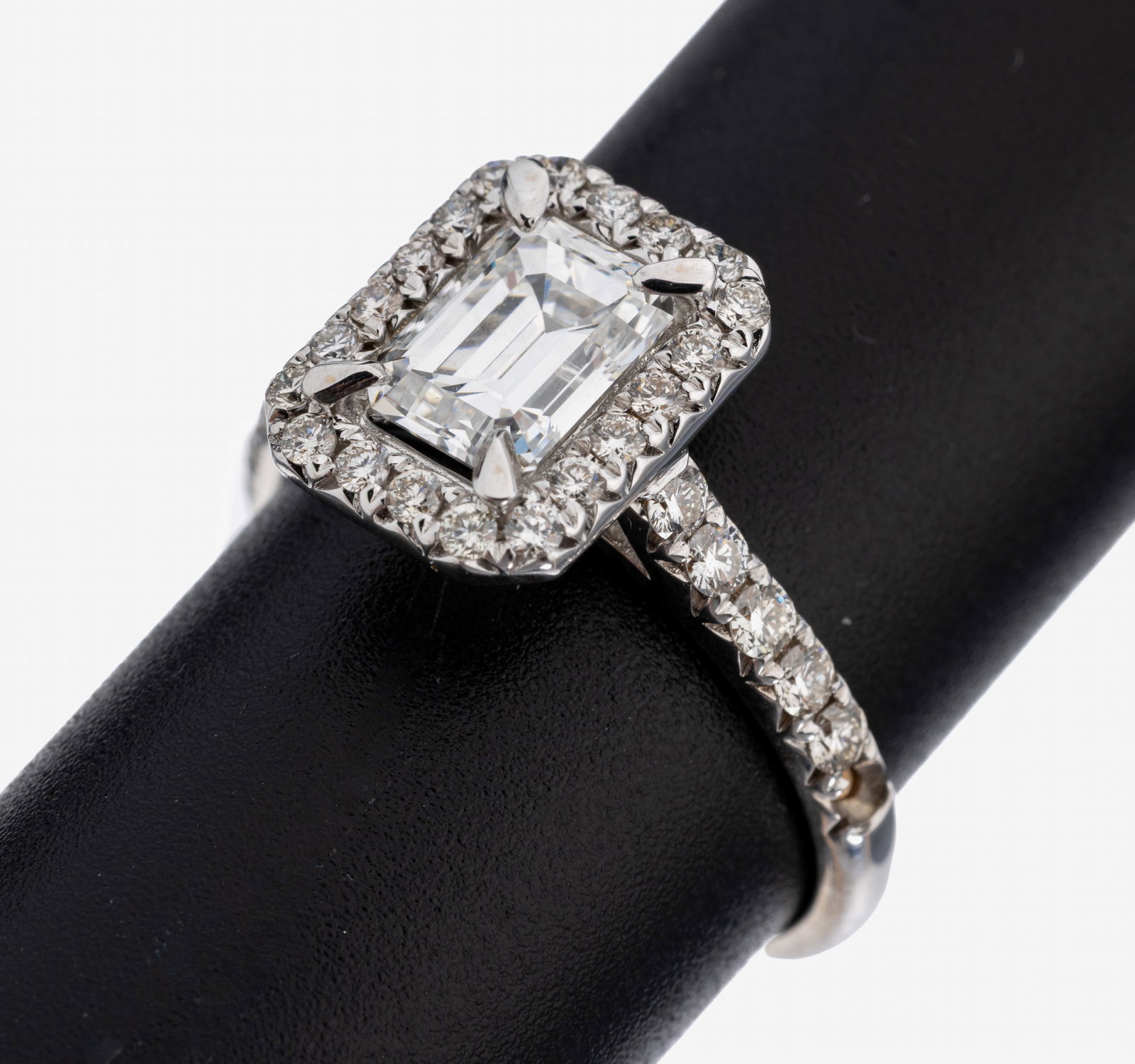 18 kt gold diamond-ring (1 of 1)