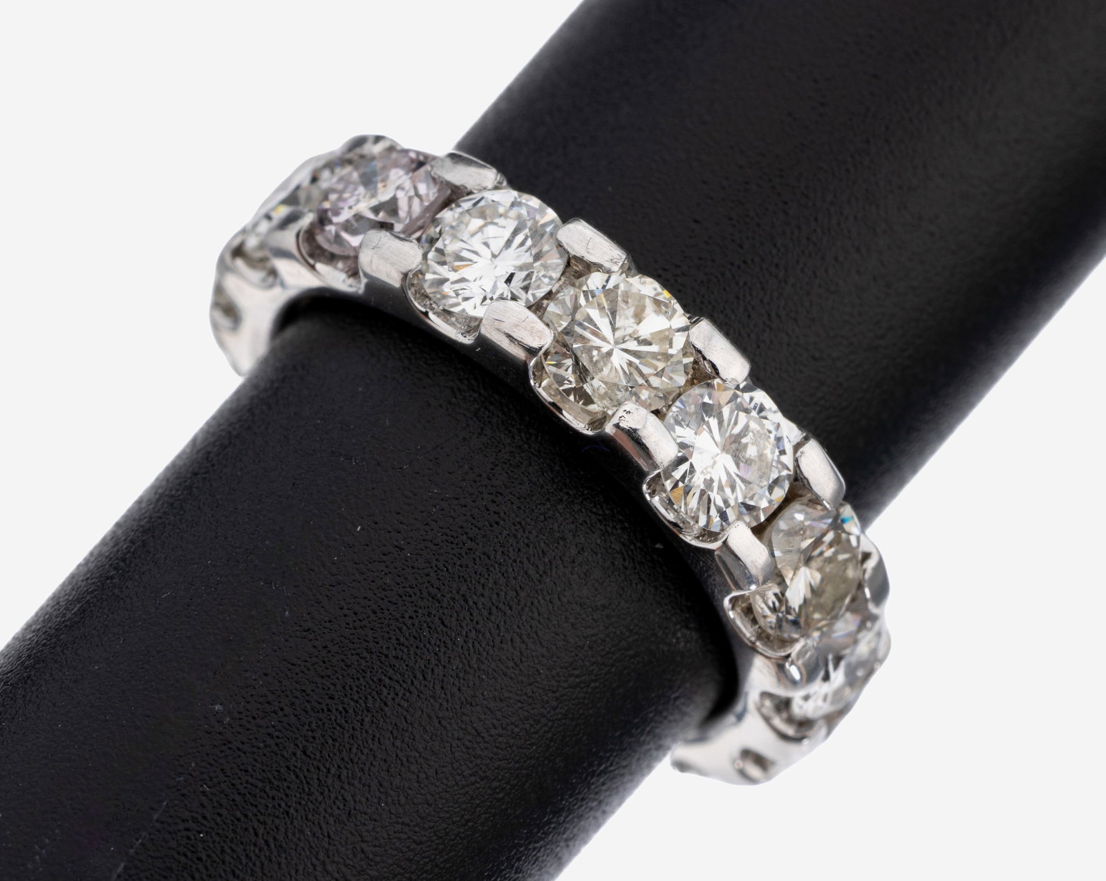 14 kt gold brilliant-memoryring: 14 kt gold brilliant-memoryring , WG 585/000, 15 brilliants total approx. 5.60 ct Wesselton-Cape/p, ringsize 56, approx. 7.4 g