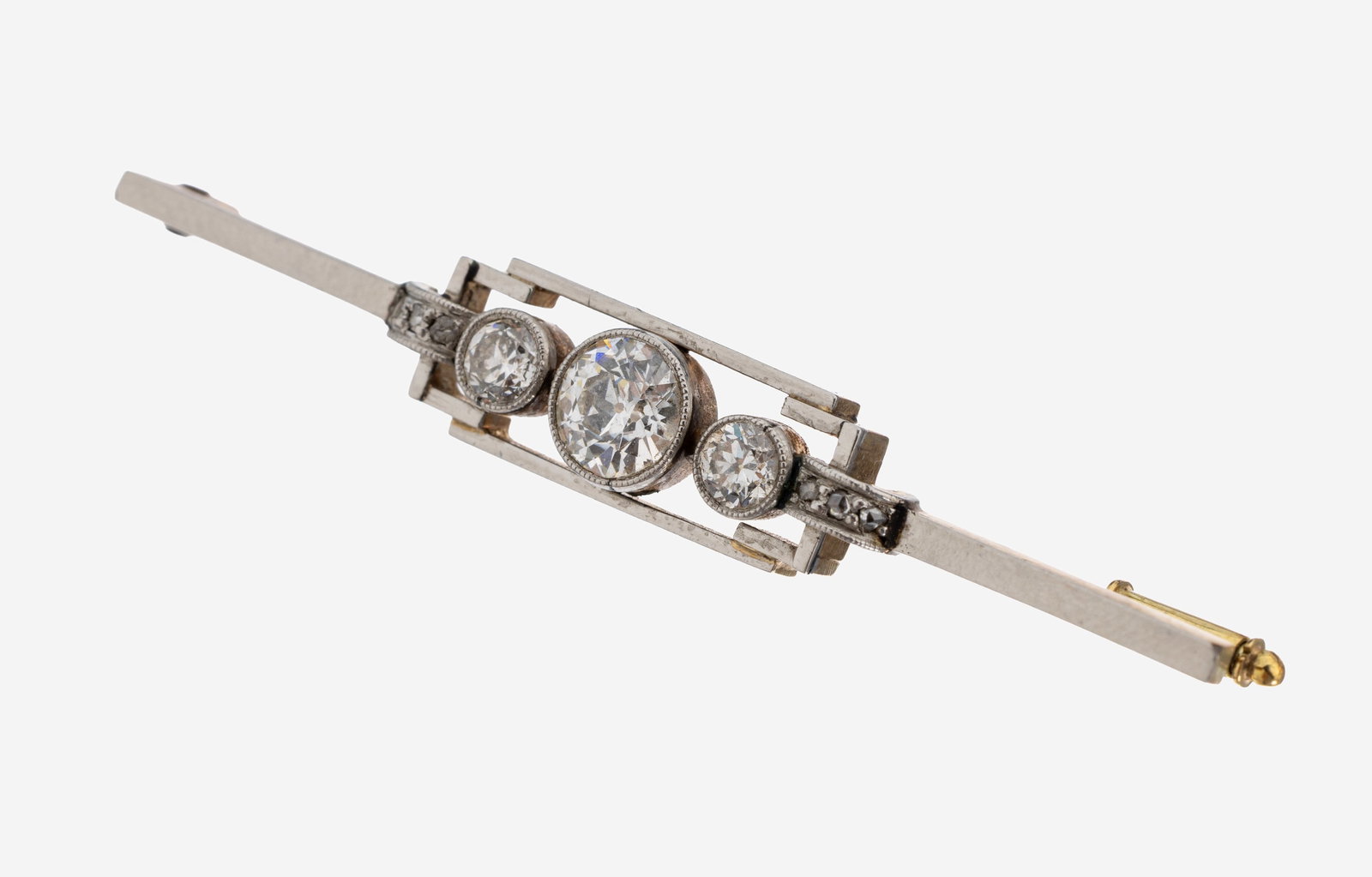 14 kt gold Art Deco diamond-brooch, approx. 1925: 14 kt gold Art Deco diamond-brooch, approx. 1925 , YG 585/000 tested, obverse platinum, centered old cut diamond approx. 1.10 ct Crystal/si-p, sideways 2 old cut diamonds total approx. 0.60 ct Wesselt