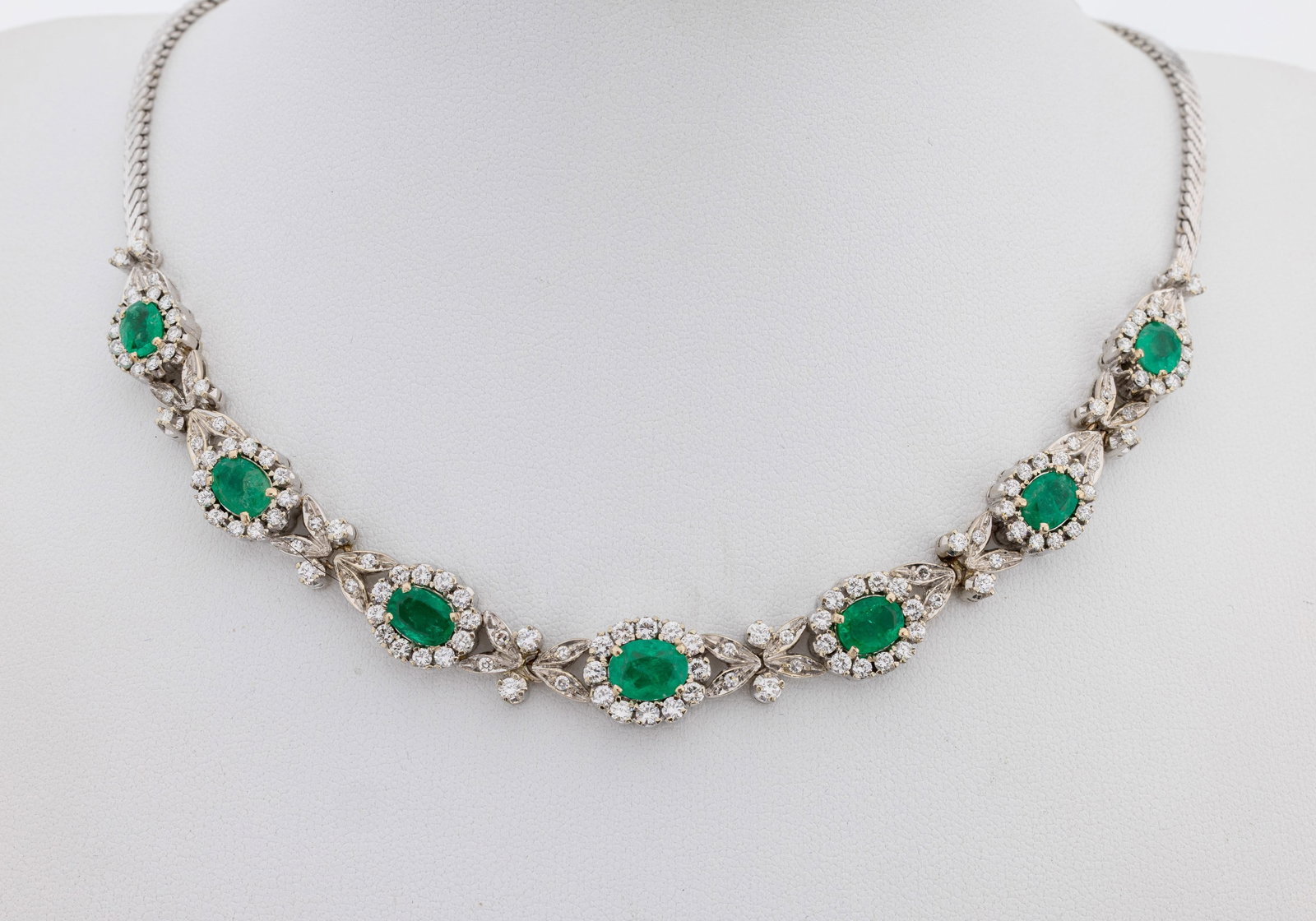 18 kt gold emerald-diamond-necklace (1 of 2)