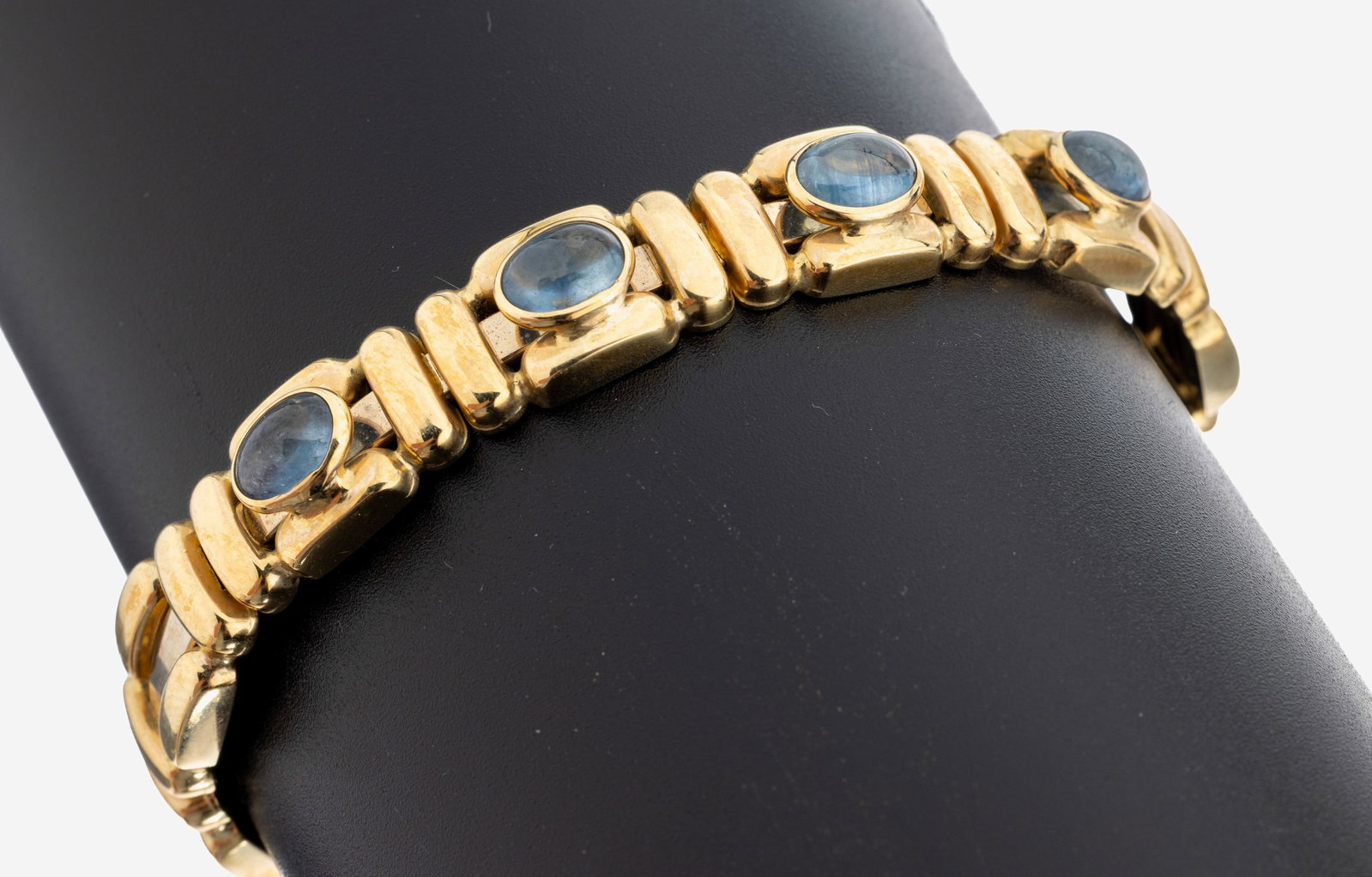 14 kt gold sapphire-bangle (1 of 1)