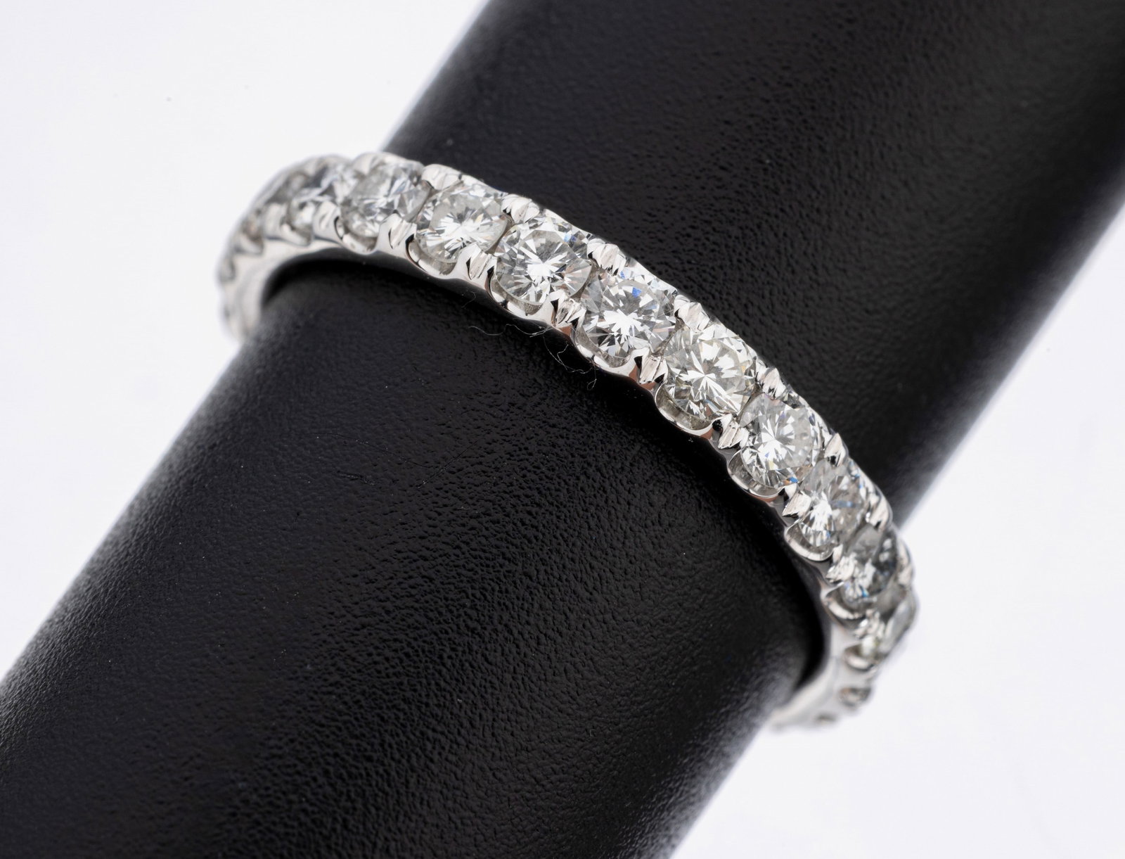 14 kt gold brilliant-memoryring: 14 kt gold brilliant-memoryring , WG 585/000, 25 brilliants total approx. 1.60 ct (engraved) Top Wesselton-Crystal/vs-si, ringsize 56, approx. 2.5 g