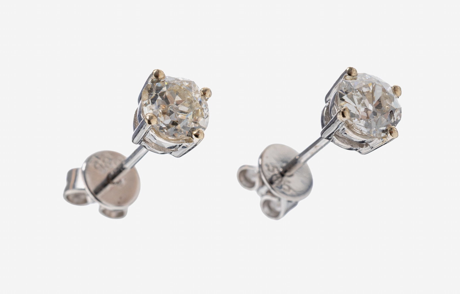 Pair of 14 kt gold diamond-earrings: Pair of 14 kt gold diamond-earrings , WG 585/000, 2 old cut diamonds total approx. 0.96ct Crystal-Top Cape/p