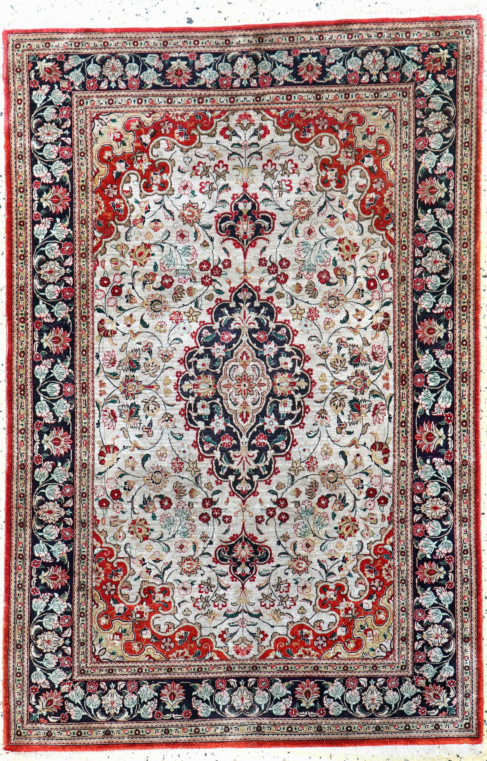 Qum silk, Persia, mid-20th century, pure natural: Qum silk, Persia, mid-20th century, pure natural silk, approx. 156 x 102 cm, in need ofcleaning, condition: 3. Rugs, Carpets & Flaweaves