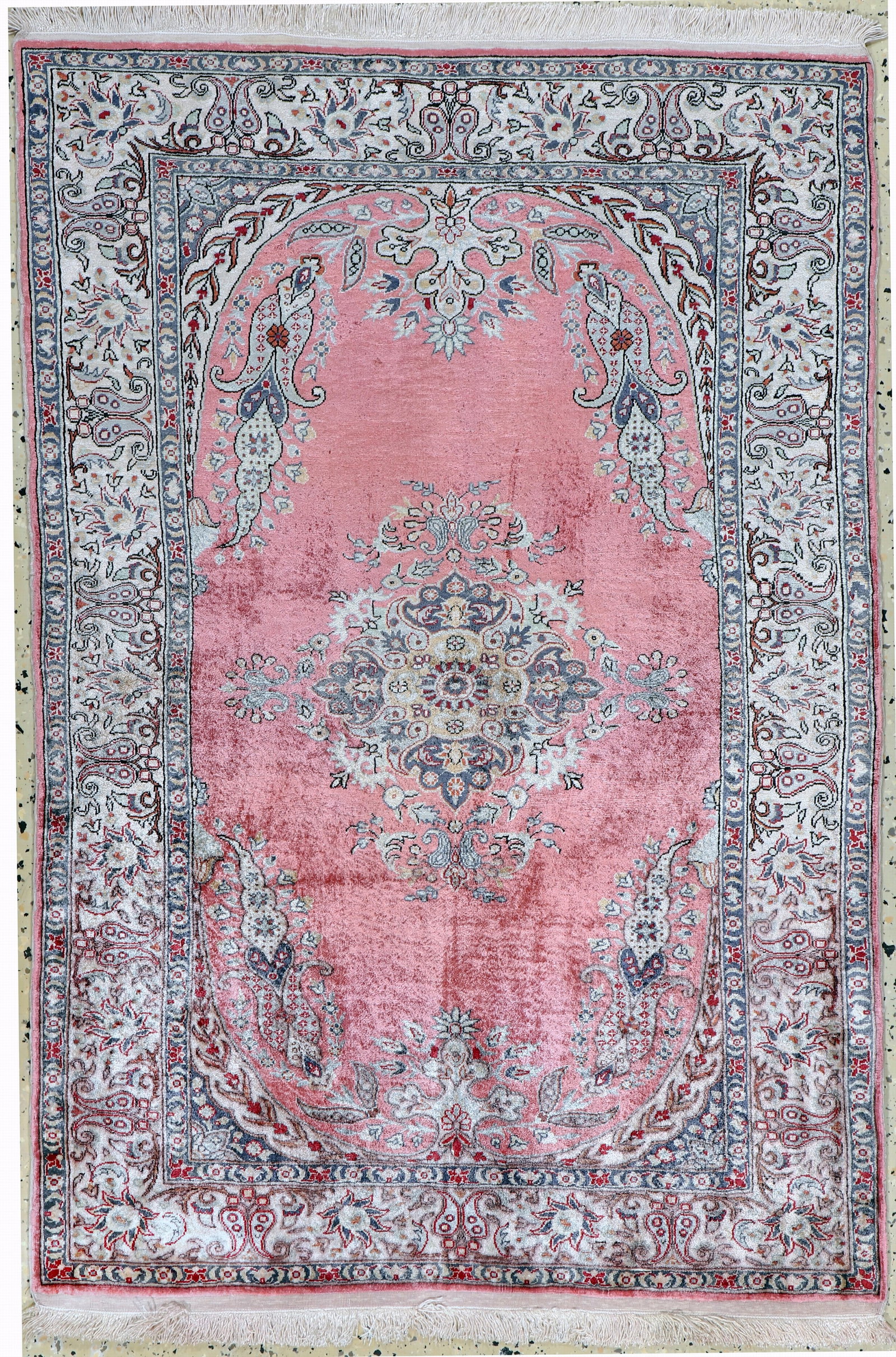 Silk Kayseri, Turkey, late 20th century, pure natural: Silk Kayseri, Turkey, late 20th century, pure natural silk, approx. 122 x 85 cm, cleaned, condition: 1-2. Rugs, Carpets & Flaweaves