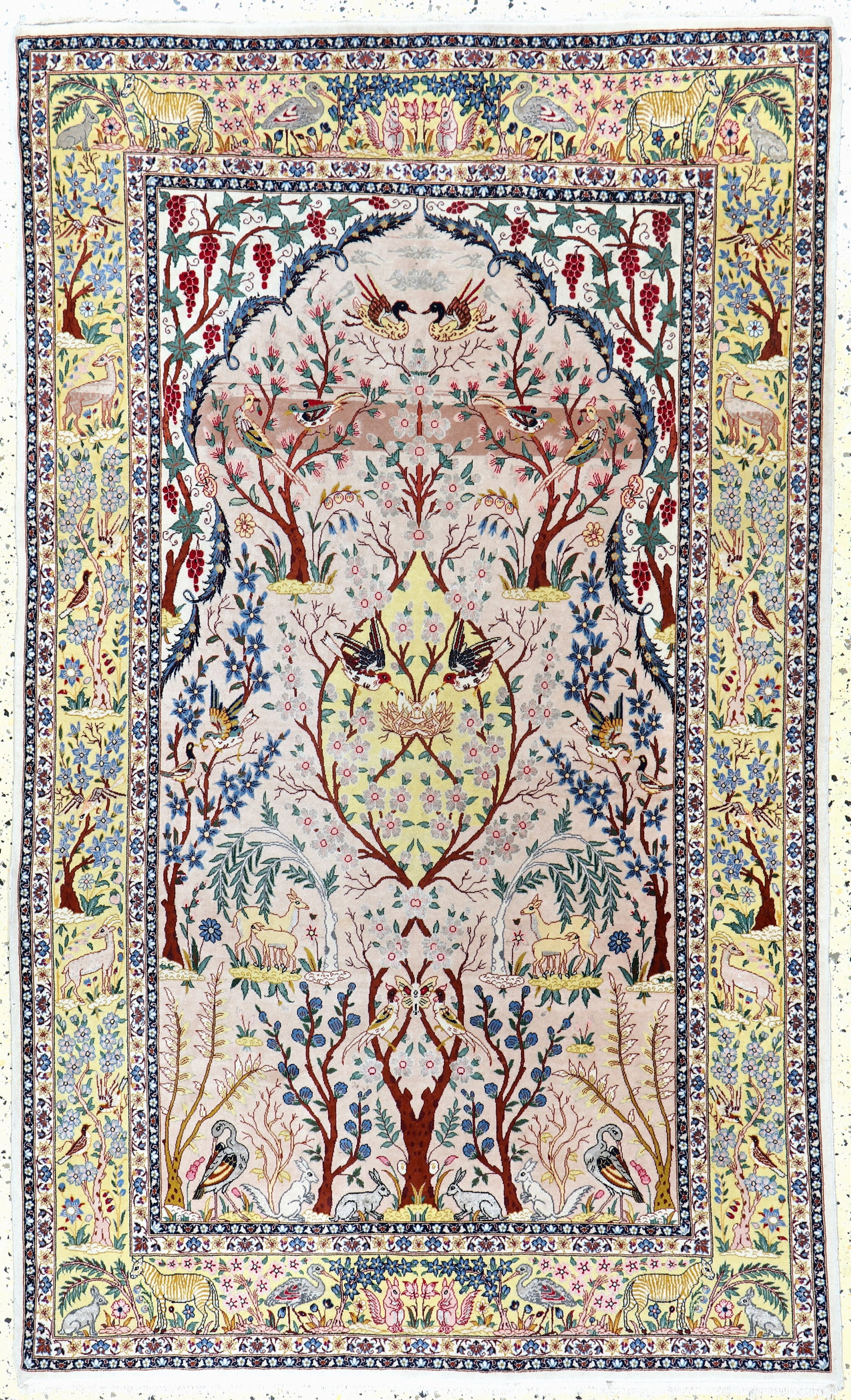 Isfahan fine, Persia, mid-20th century, corkwool: Isfahan fine, Persia, mid-20th century, corkwool with and on silk, approx. 180 x 111 cm, condition: 2 (color deviations). Rugs, Carpets & Flaweaves