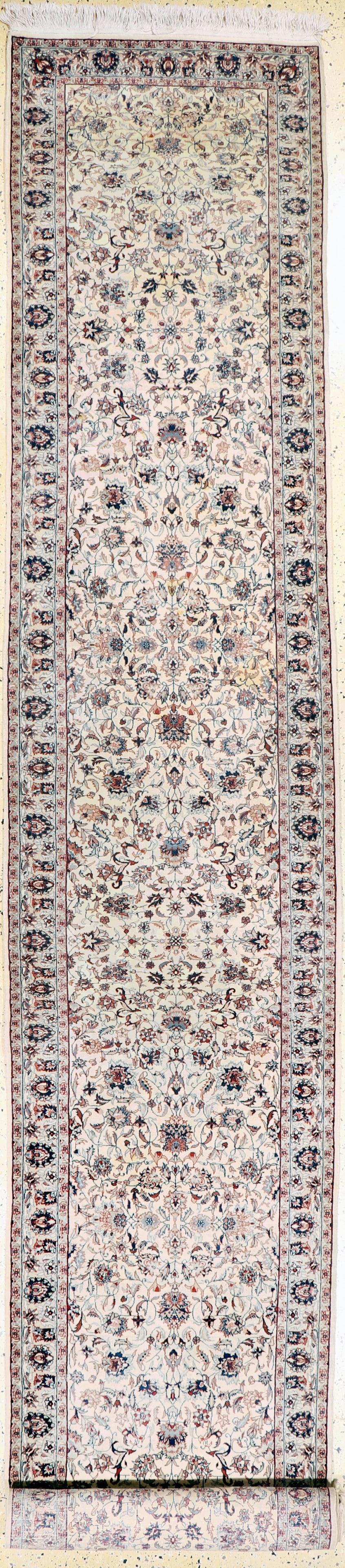 Isfahan fine, China, late 20th century, corkwool: Isfahan fine, China, late 20th century, corkwool, approx. 485 x 82 cm, in need of cleaning, condition: 2. Rugs, Carpets & Flaweaves