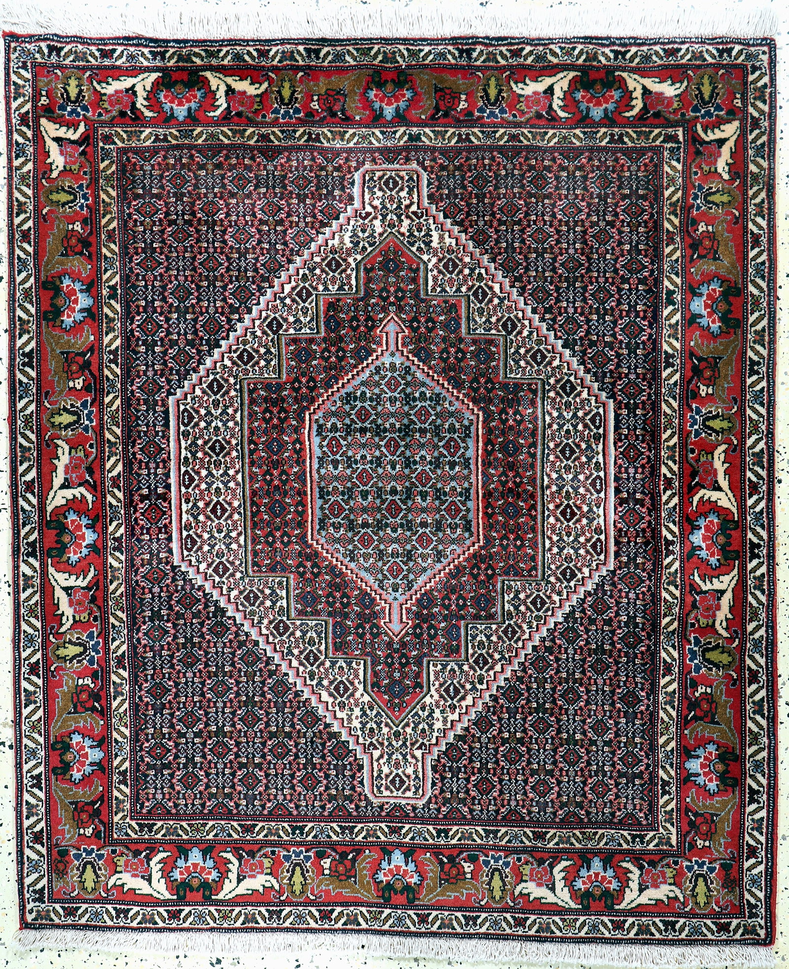 Senneh, Persia, late 20th century, wool on cotton: Senneh, Persia, late 20th century, wool on cotton, approx. 145 x 123 cm, condition: (almost new). Rugs, Carpets & Flaweaves