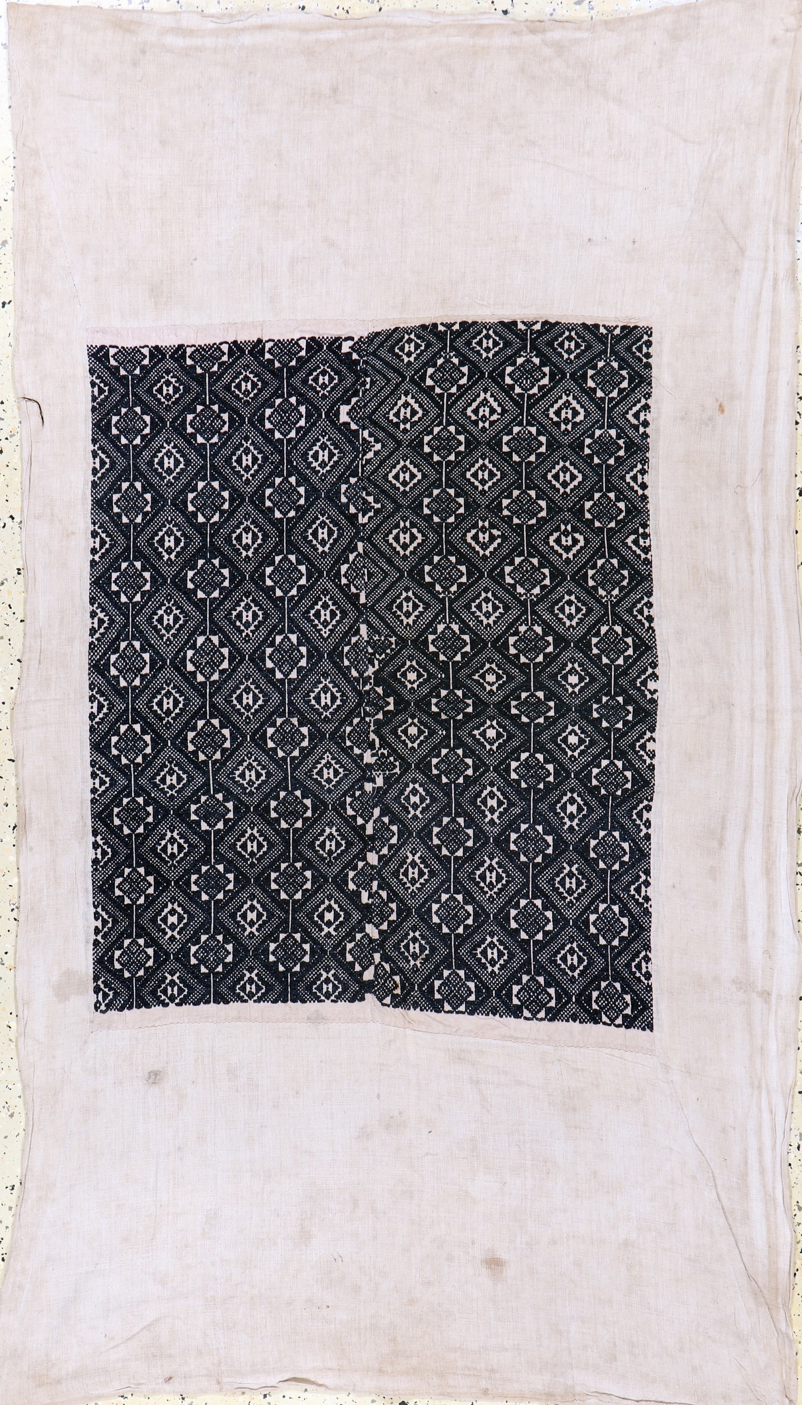 Embroidery, Laos, early 20th century, wool embroidery: Embroidery, Laos, early 20th century, wool embroidery on fabric, approx. 190 x 110 cm, condition: 2-3. Rugs, Carpets & Flaweaves