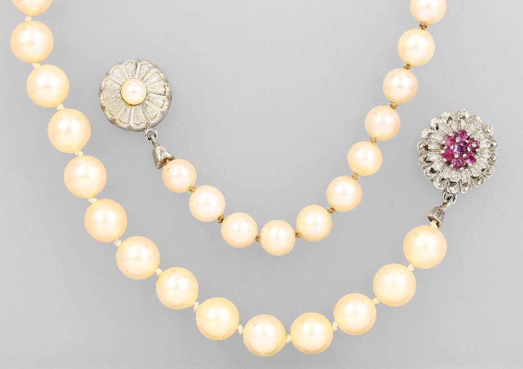Lot 2 necklaces with cultured pearls (1 of 1)