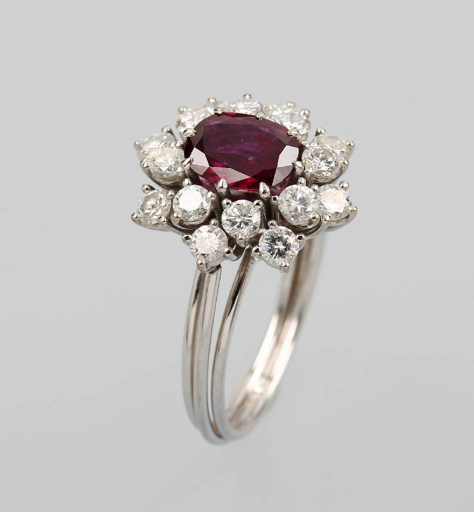 18 kt gold ring with ruby and brilliants (1 of 1)