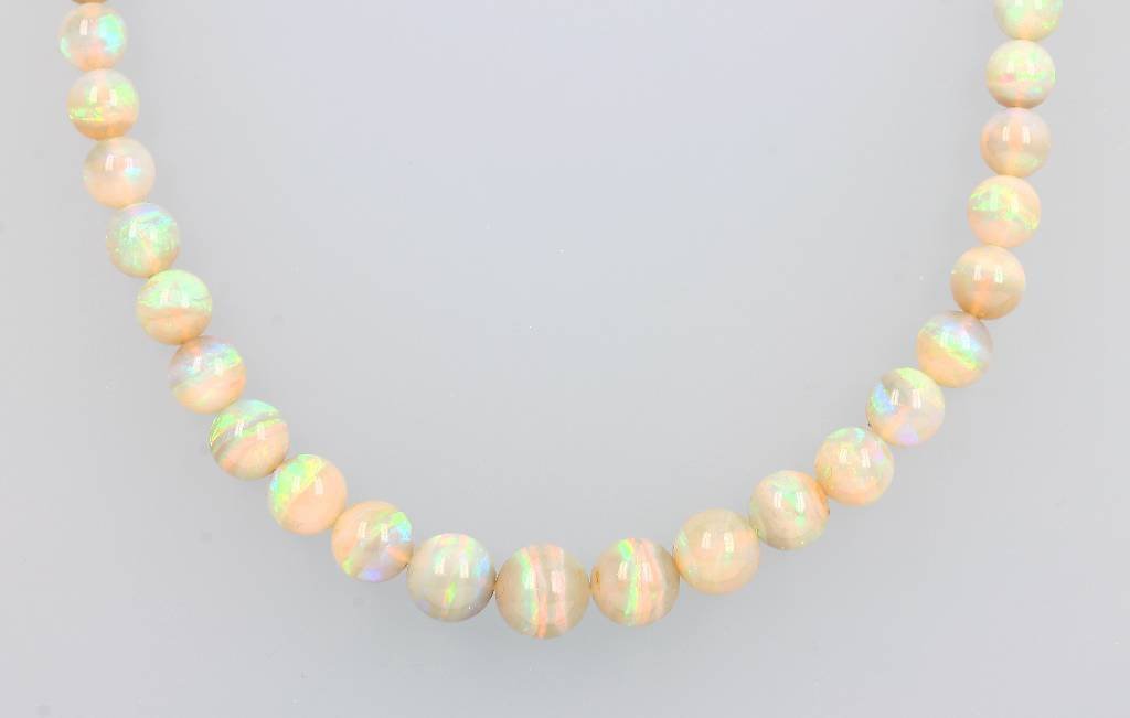 Necklace made of opals (1 of 1)